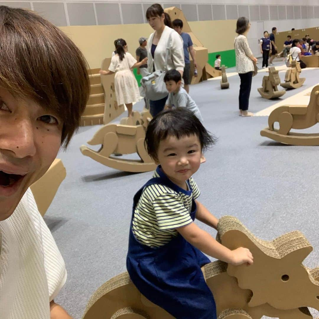 山脇充さんのインスタグラム写真 - (山脇充Instagram)「ダンボール恐竜ランドinときメッセ #8/18まで #いった方がいい #色んな乗り物あるし #ダンボールだから柔らかい #ケガの心配なし #かけこめーーー #子どもの笑顔みれちゃう #癒しです #がおーーー」8月13日 20時58分 - ninninyamayama