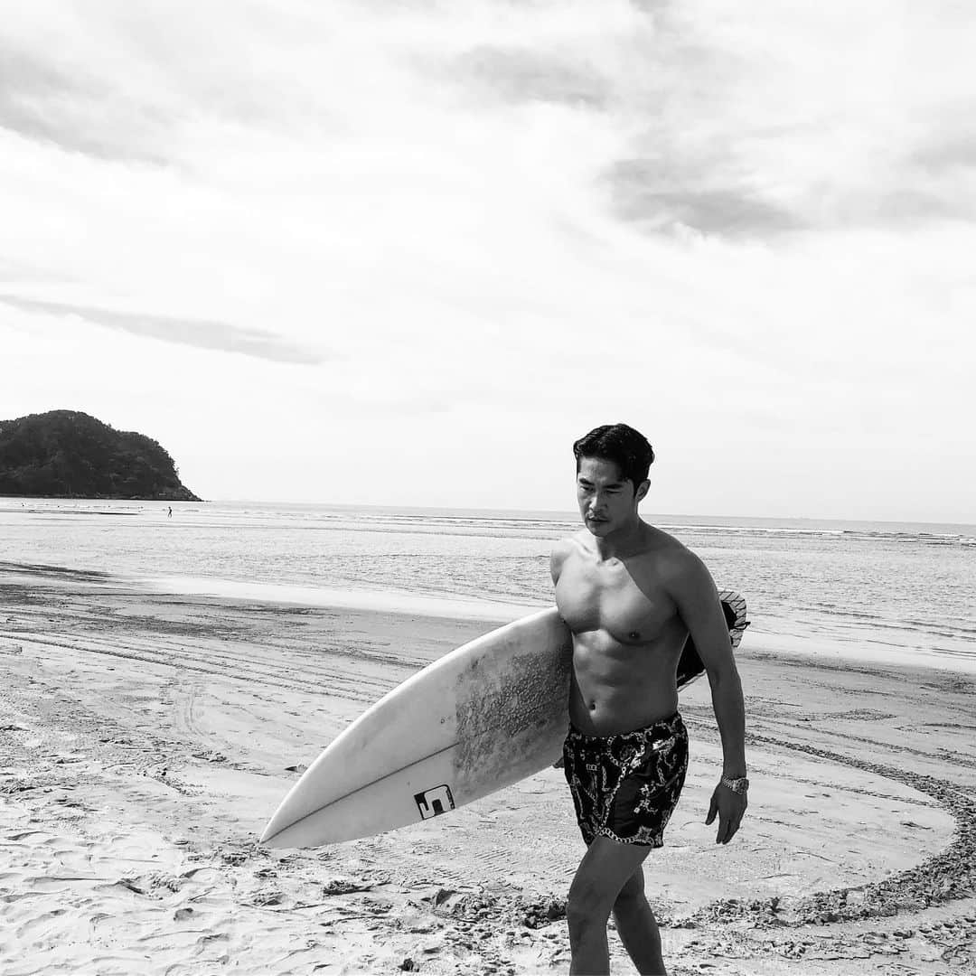 ペ・ジョンナムさんのインスタグラム写真 - (ペ・ジョンナムInstagram)「SURF 🌊🏄🏻📸」8月13日 20時58分 - jungnam_bae