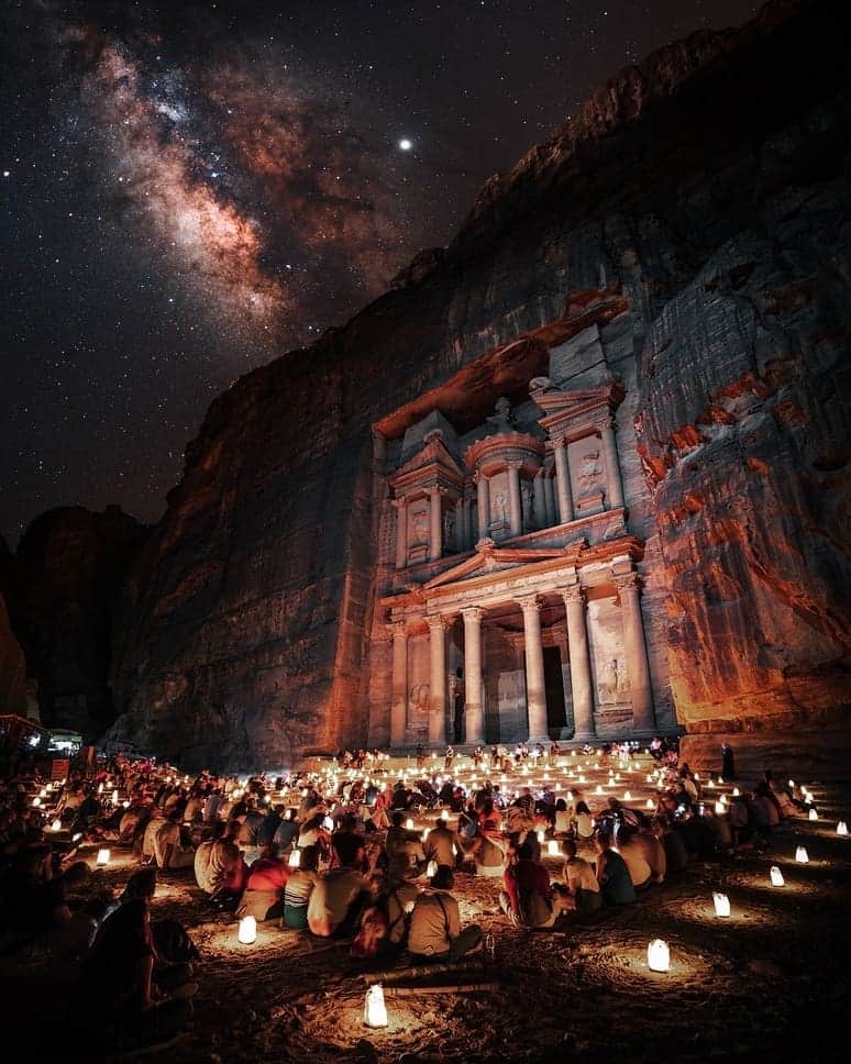 Discover Earthさんのインスタグラム写真 - (Discover EarthInstagram)「"The treasury in Petra is mind blowing. You stand in front of a over 100 meter high rock cliff! At night the magic begins. Candles all over and mysterious Arabic sounds leads to an breathtaking atmosphere. And then above all the Milky Way!" 🇯🇴 — 📍#DiscoverJordan — 📸 Photo by @stefanliebermannphoto」8月13日 20時59分 - discoverearth