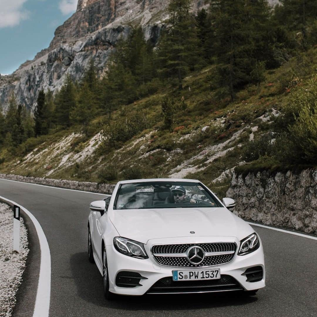 メルセデス・ベンツさんのインスタグラム写真 - (メルセデス・ベンツInstagram)「Exploring new places. 🌟 📸: @tobiasa.de for #MBsocialcar  #Mercedes #MercedesBenz #carsofinstagram #InstaCar #EClass #cabrio」8月13日 21時00分 - mercedesbenz