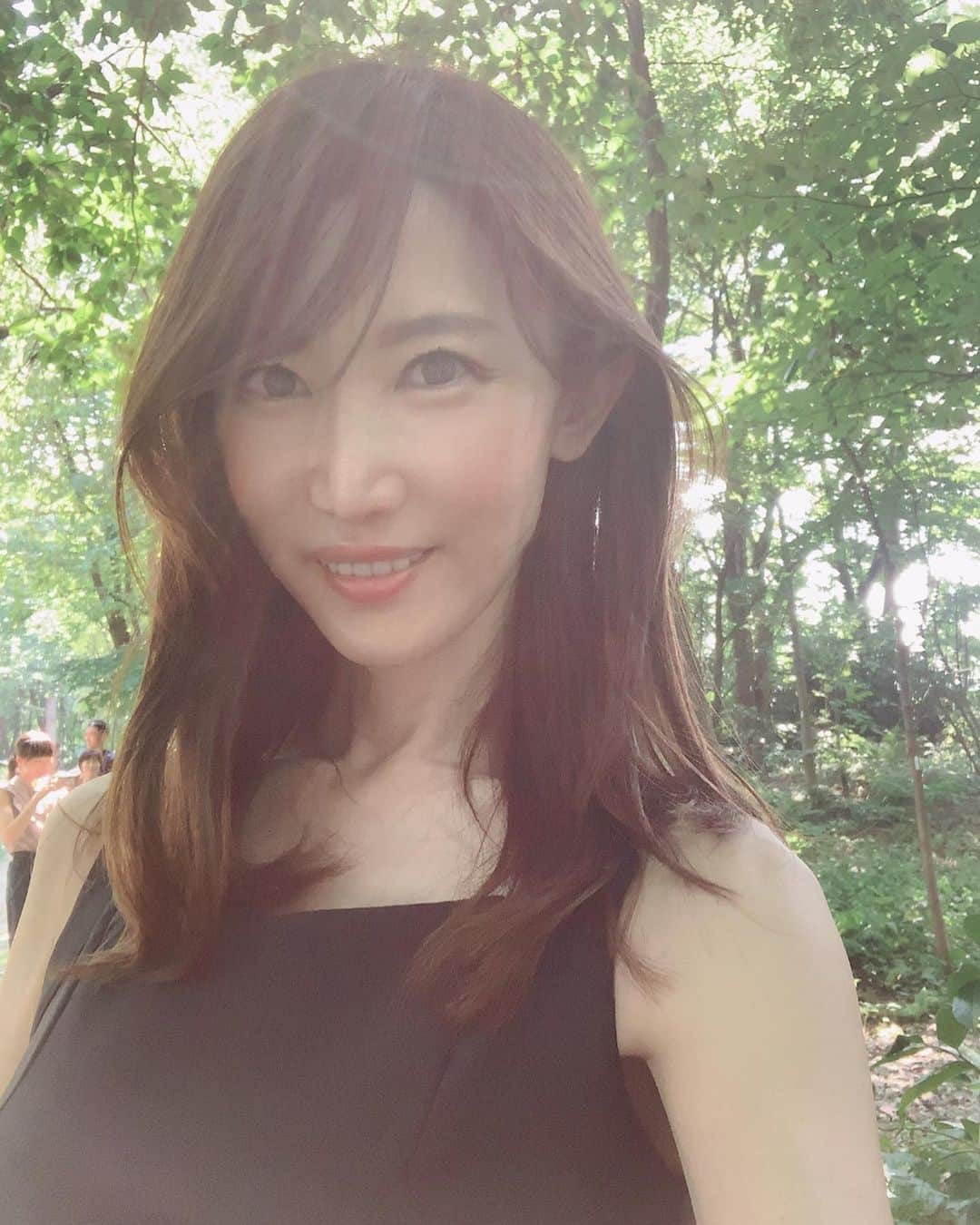 のインスタグラム：「今日は2ヶ所お墓参りをした後に  #羽黒芸術の森  #今井アートギャラリー へ行ってきたよ😊 写真撮影🆗、SNSへの投稿大歓迎って書いてあった笑笑 ・ ・ ほんとに緑が多くて癒されました💕 ・ ・ #羽黒 #山形 #森林浴 #癒された #リフレッシュ #インスタグラマー #アラフォー #アラフィフ」