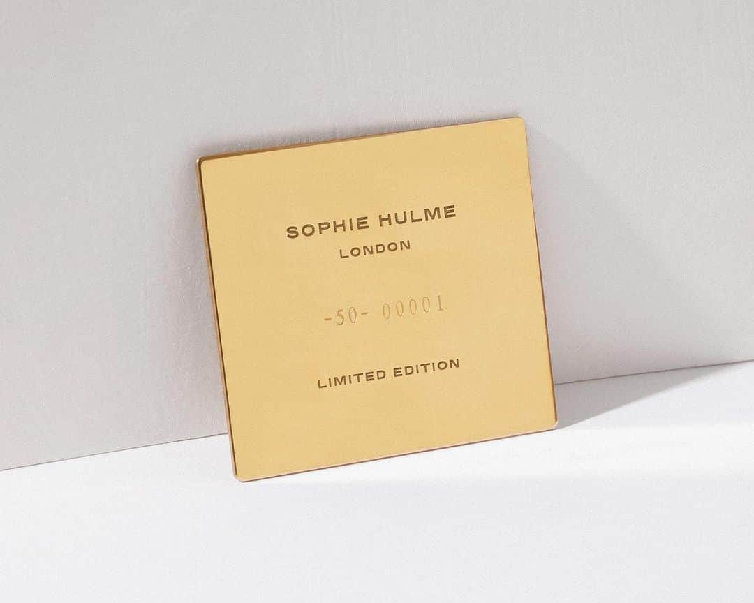 Sophie Hulmeのインスタグラム：「As we release our final collections, we’re proud to say that all of our bags and leather goods are now ‘limited edition’, available in finite runs and hopefully ready to be cherished for life. Remember - 10% of all sales go to charity. See our bio for more information...」