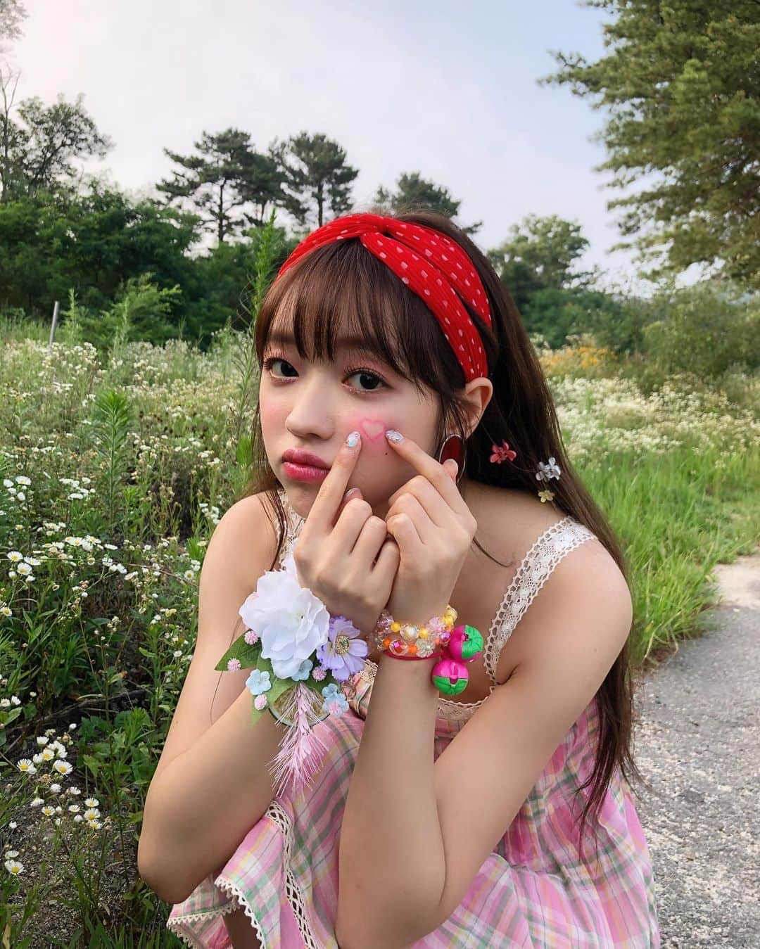 OH MY GIRLさんのインスタグラム写真 - (OH MY GIRLInstagram)「🍒 포인트 하튜❤️ ⠀ #오마이걸 #OHMYGIRL #유아 #BUNGEE #번지」8月13日 21時21分 - wm_ohmygirl