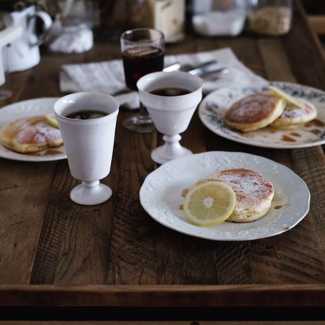 maggydaisyのインスタグラム：「_  とても大きな台風の接近 いろいろ心配。 どうぞ、お気をつけて。  #onthetable #pancake #pancakes #パンケーキ #antiques」