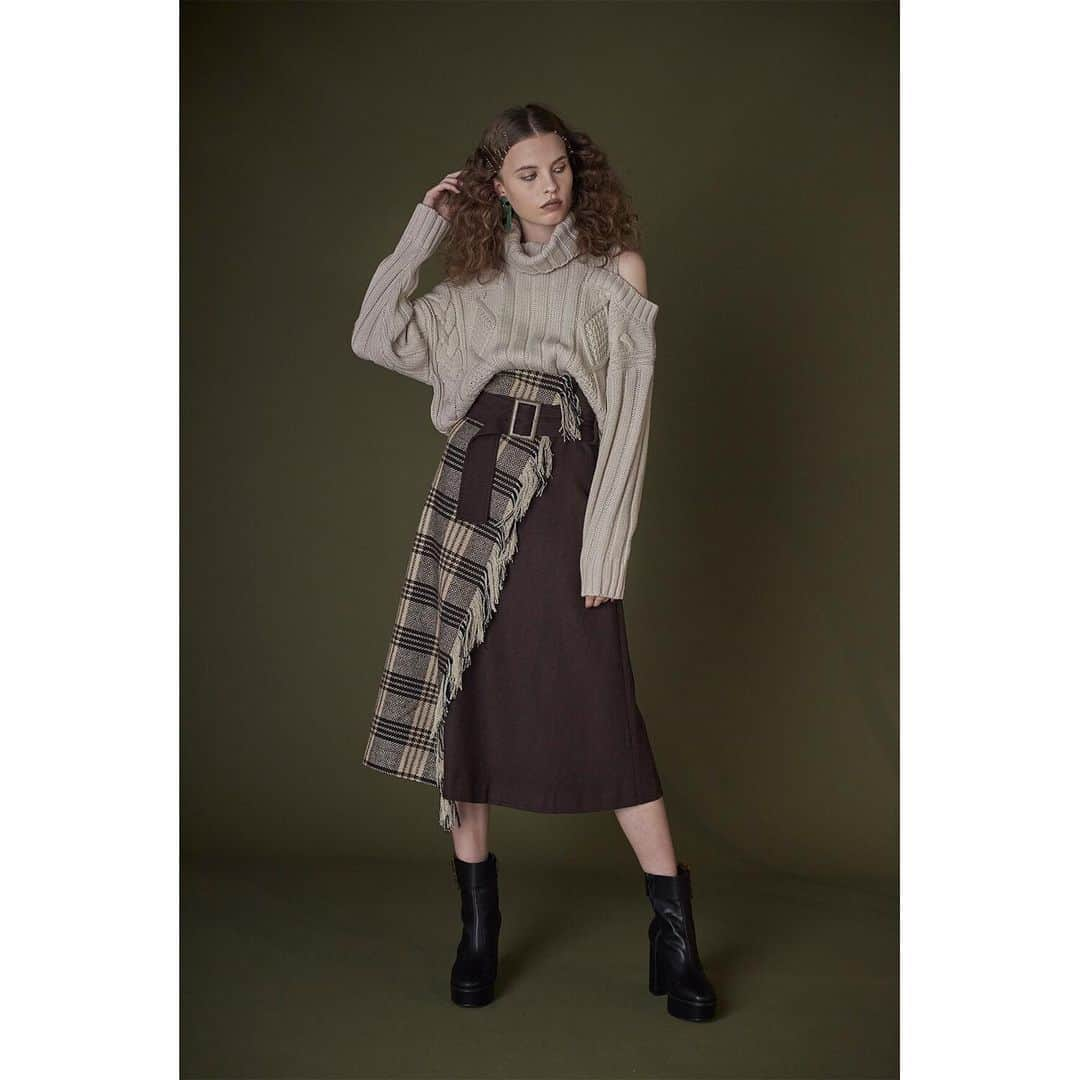 MURUAさんのインスタグラム写真 - (MURUAInstagram)「--MURUA2019WINTER LOOK-- ㅤㅤㅤ RUNWAY channelにて公開中❣️ MURUA2019WINTER LOOK✨ 掲載アイテムが今だけ10%OFF！ ㅤㅤㅤ CHECKして下さいね！」8月13日 21時24分 - murua_official