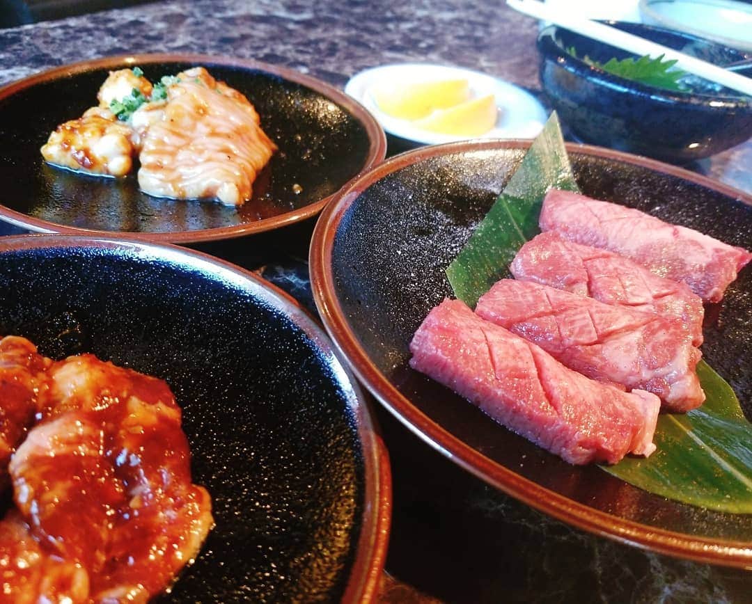 武田しのぶさんのインスタグラム写真 - (武田しのぶInstagram)「やのちゃんと焼肉屋さかいに行ってきました🧚🏻‍♀️ いっぱい食べて楽しい時間だった！ まるごと凍結レモンサワー美味しかったぁ👊 * ユッケと冷麺とタン塩は鉄板🌈 ドンキホーテの近くにあるよ♪ #焼肉屋さかい#yakiniku #焼肉#shinjuku #結婚式#ウェディング#新宿#ユッケ#タン塩#新宿グルメ#筋肉#武田しのぶ#japan#tokyo#日本#東京#東京グルメ」8月13日 21時24分 - shino_0217_