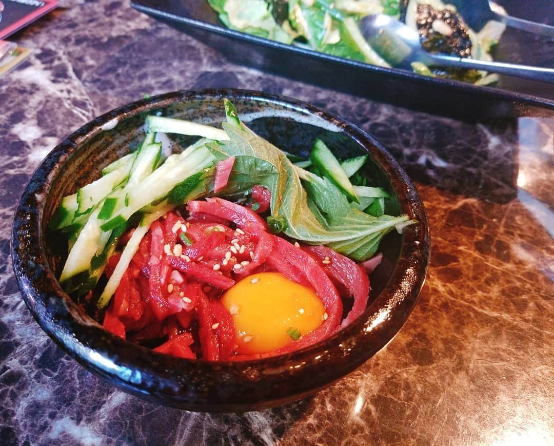 武田しのぶさんのインスタグラム写真 - (武田しのぶInstagram)「やのちゃんと焼肉屋さかいに行ってきました🧚🏻‍♀️ いっぱい食べて楽しい時間だった！ まるごと凍結レモンサワー美味しかったぁ👊 * ユッケと冷麺とタン塩は鉄板🌈 ドンキホーテの近くにあるよ♪ #焼肉屋さかい#yakiniku #焼肉#shinjuku #結婚式#ウェディング#新宿#ユッケ#タン塩#新宿グルメ#筋肉#武田しのぶ#japan#tokyo#日本#東京#東京グルメ」8月13日 21時24分 - shino_0217_