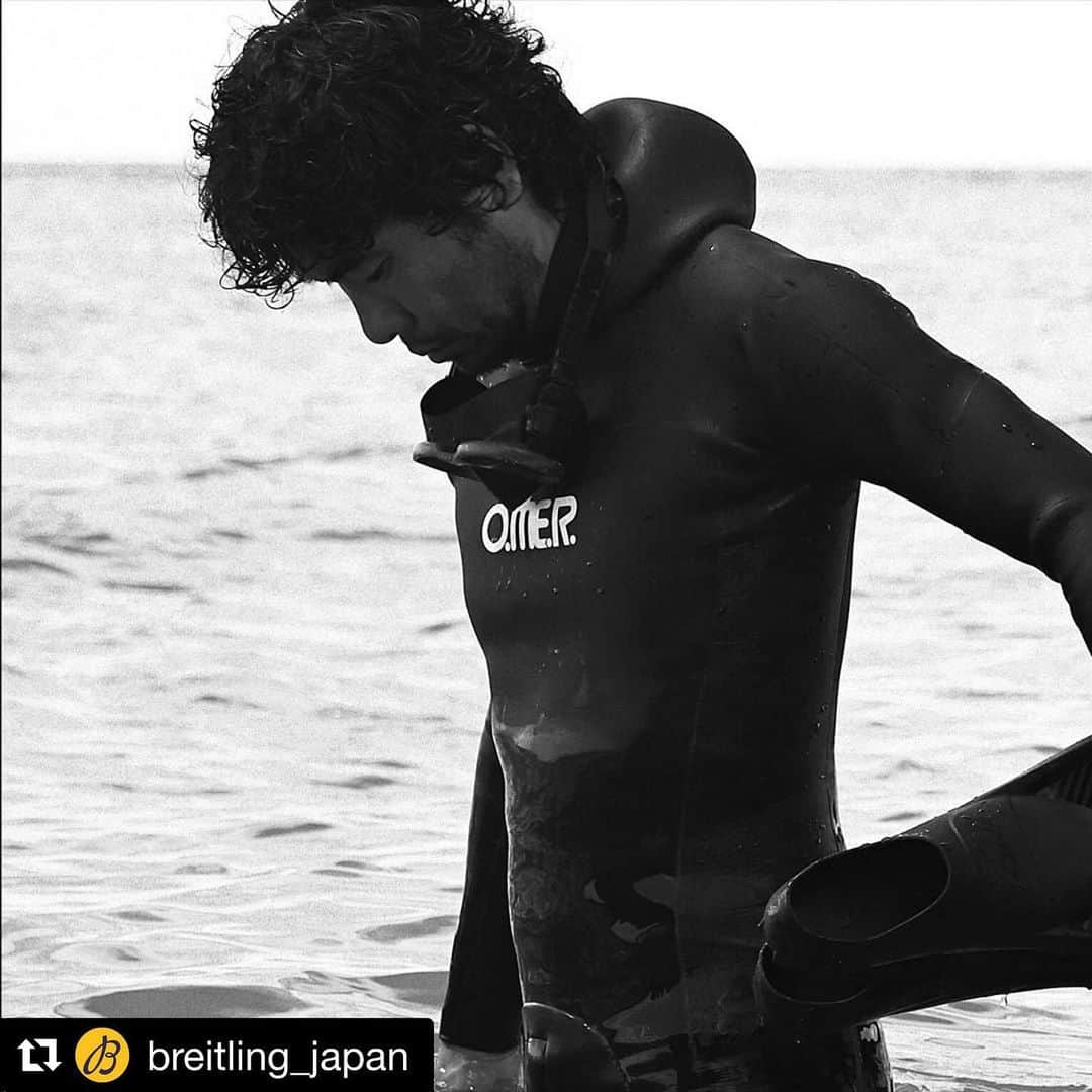 篠宮龍三のインスタグラム：「Thank you for the support @breitling_japan  いつもサポートありがとうございます。 ・・・ 日本人初のプロフリーダイバーとして国際大会を中心に参戦してきた @ryuzoshinomiya  アジア記録となる水深115mを達成するほか、数多くの記録を持つ。  #ブライトリング #ダイバー #breitling #squadonamission」
