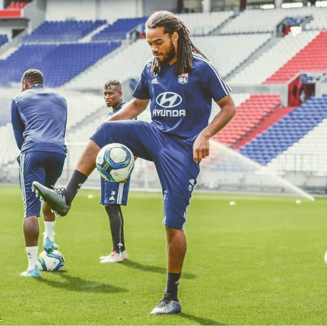 のインスタグラム：「⚽️👀 #lioninlyon#blessed」