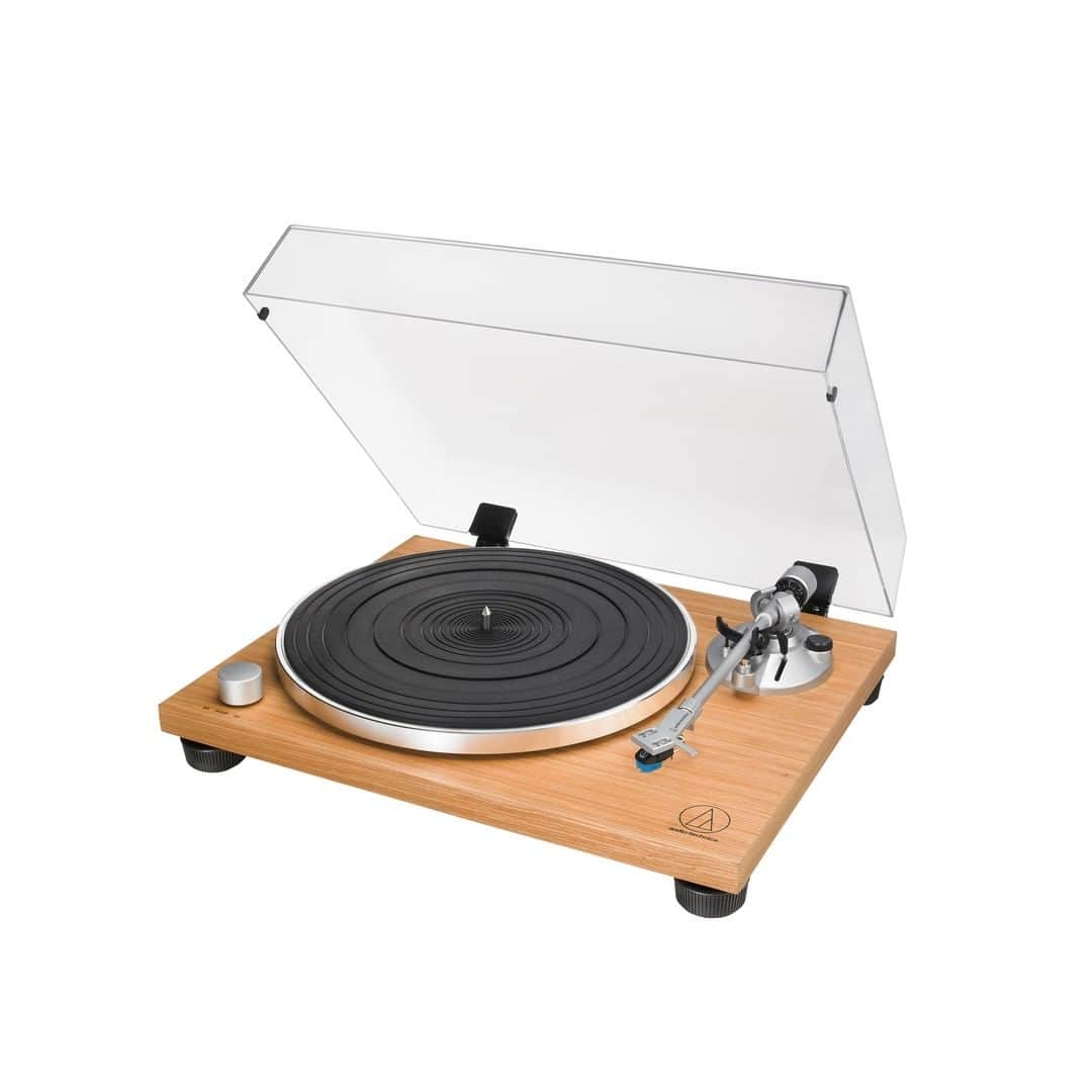 Audio-Technica USAさんのインスタグラム写真 - (Audio-Technica USAInstagram)「Now Shipping! Our AT-LPW30TK fully manual turntable gives a modern spin to traditional wooden turntables, with features for optimal high-fidelity audio reproduction from vinyl. Follow the link in our bio to learn more. . . . #AudioTechnica #VinylLovers #LP #ATLPW30TK #LPW30TK #Turntable」8月13日 21時28分 - audiotechnicausa