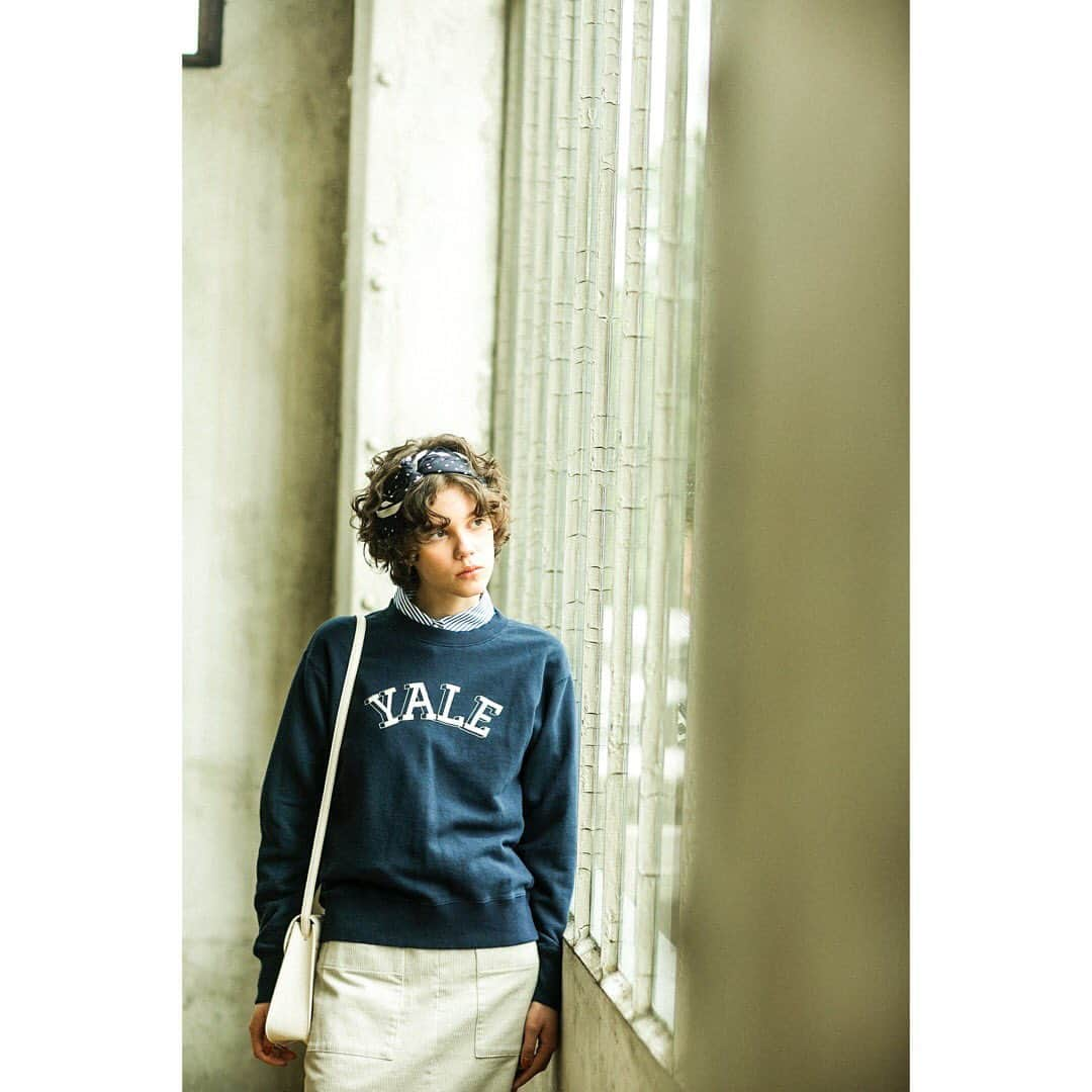 le. coeur blancさんのインスタグラム写真 - (le. coeur blancInstagram)「・﻿ 2019﻿ le.coeur blanc﻿ AUTUMN COLLECTION Vol.1﻿ "Trad&Classical × Preppy"﻿ ・﻿ #6﻿ ・﻿ pullover:¥7,560-﻿ shirt:¥10,800-﻿ skirt:¥12,960-﻿ scarf:¥2,160-﻿ bag:¥6,480-﻿ ・﻿ ﻿ ﻿ #lecoeurblanc #ルクールブラン﻿ #autumn#lookbook#collection#style﻿ #coordinate#fashion#le_web﻿ ﻿ WEBカタログvol.1公開中です＊﻿ プロフィールのURLをCheck‼︎」8月13日 21時39分 - lecoeurblanc_official