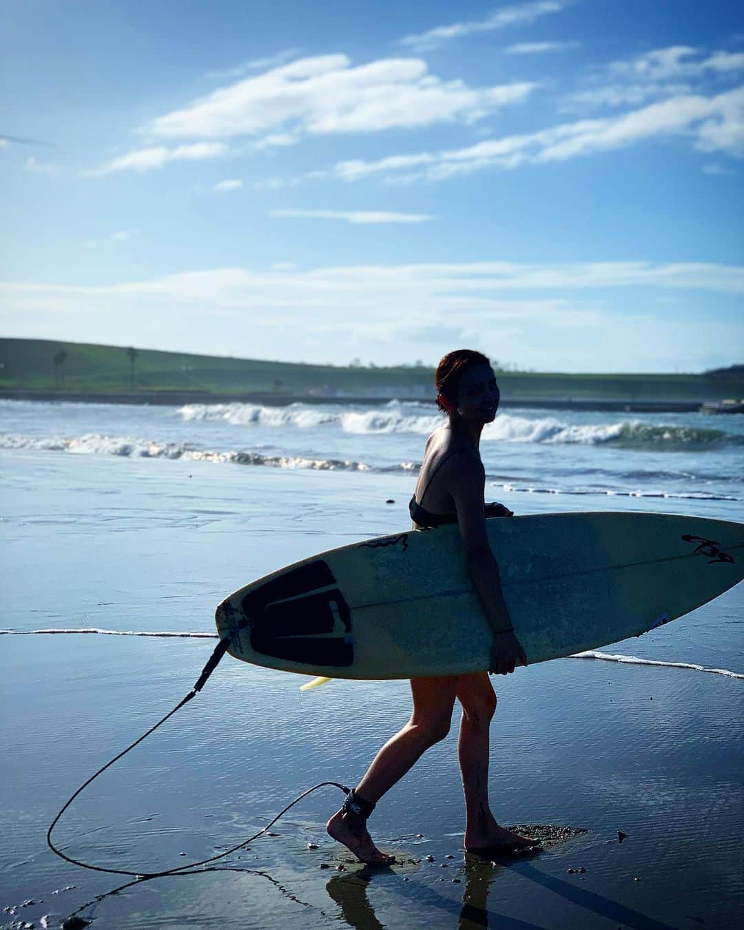 田中幸さんのインスタグラム写真 - (田中幸Instagram)「サーフィン🏄‍♀️ ２０歳の頃は毎週通ってた海 回数は少なくなったけど  楽しさは今の方が倍増 山も好きだけど海も好き🏖  雪が降るまでに 何回来れるかな？🌊 #太平洋 #サーフィン #家族旅行 #家族遊び」8月13日 21時32分 - sachitanaka