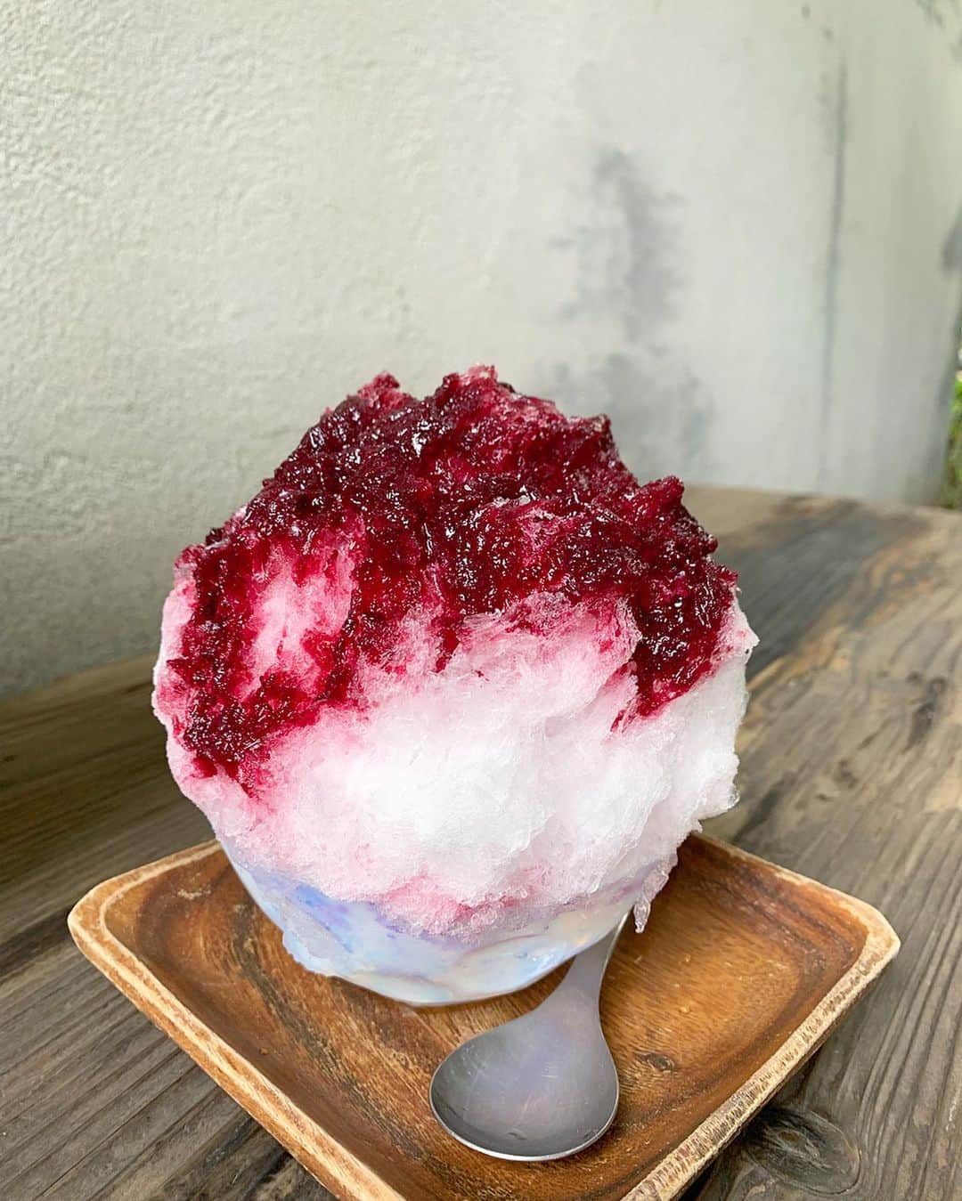 得あゆさんのインスタグラム写真 - (得あゆInstagram)「かき氷食べます🍧 #コマ送り ・ 代官山にあったかき氷屋さんウララ🍧😌 中庭みたいになっててそこで食べれるの✨ また行きたい🍧✨ ・ ・ ・ ・ ・ ・ ・ ・ ・ ・ ・ #かき氷#代官山#渋谷#スイーツ#おやつ#お昼ごはん#ランチ#カフェ#カフェ巡り#カフェ好き#かき氷巡り#夏#夏休み#夏の思い出#インスタ映え#カメラ女子#写真#グルメ#食べ歩き#抹茶#ブルーベリー#デート#ワンピース#summerfashion#cafe#icecream#sweets#japanesefood#japanesegirl」8月13日 21時33分 - tokuayu819