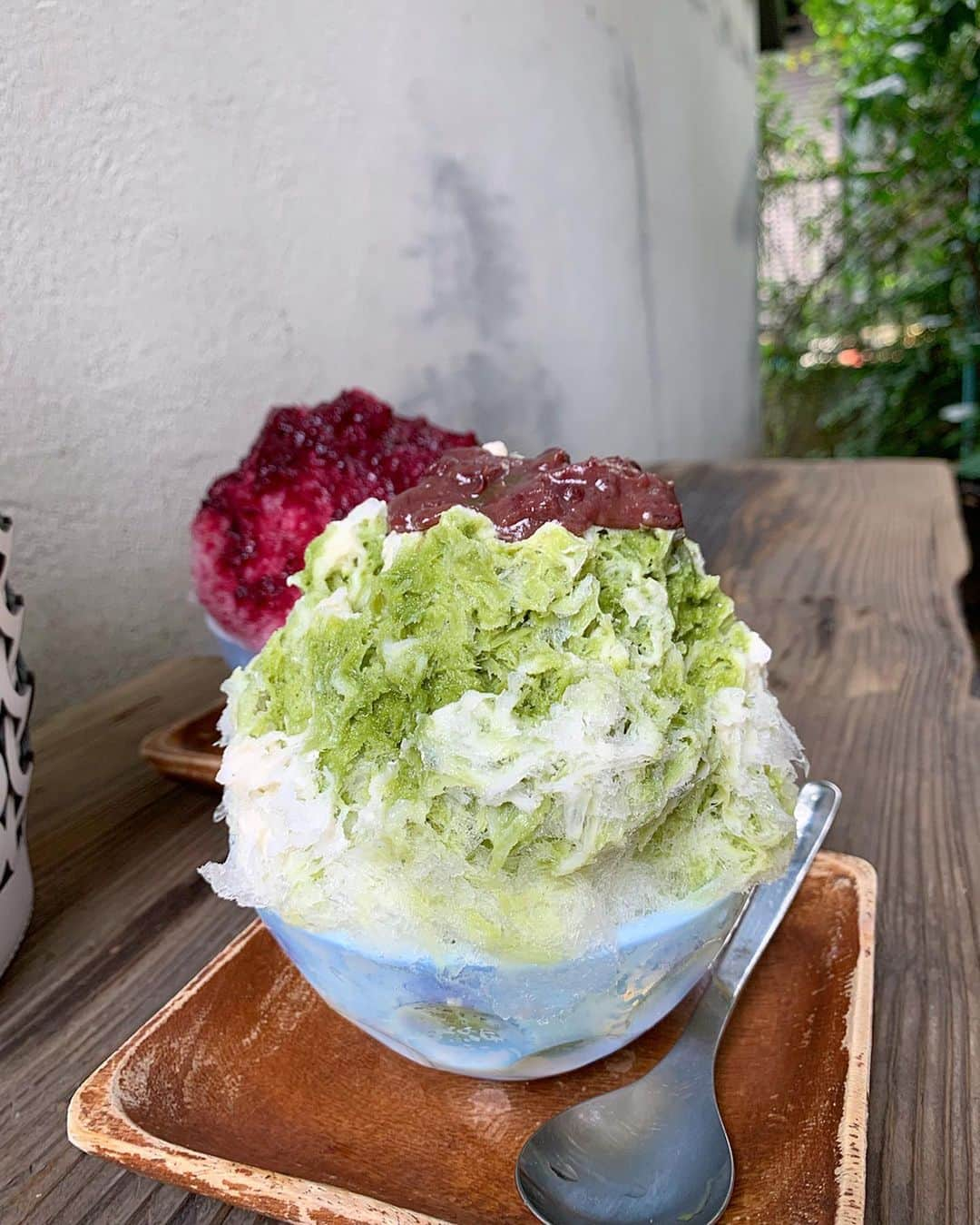 得あゆさんのインスタグラム写真 - (得あゆInstagram)「かき氷食べます🍧 #コマ送り ・ 代官山にあったかき氷屋さんウララ🍧😌 中庭みたいになっててそこで食べれるの✨ また行きたい🍧✨ ・ ・ ・ ・ ・ ・ ・ ・ ・ ・ ・ #かき氷#代官山#渋谷#スイーツ#おやつ#お昼ごはん#ランチ#カフェ#カフェ巡り#カフェ好き#かき氷巡り#夏#夏休み#夏の思い出#インスタ映え#カメラ女子#写真#グルメ#食べ歩き#抹茶#ブルーベリー#デート#ワンピース#summerfashion#cafe#icecream#sweets#japanesefood#japanesegirl」8月13日 21時33分 - tokuayu819