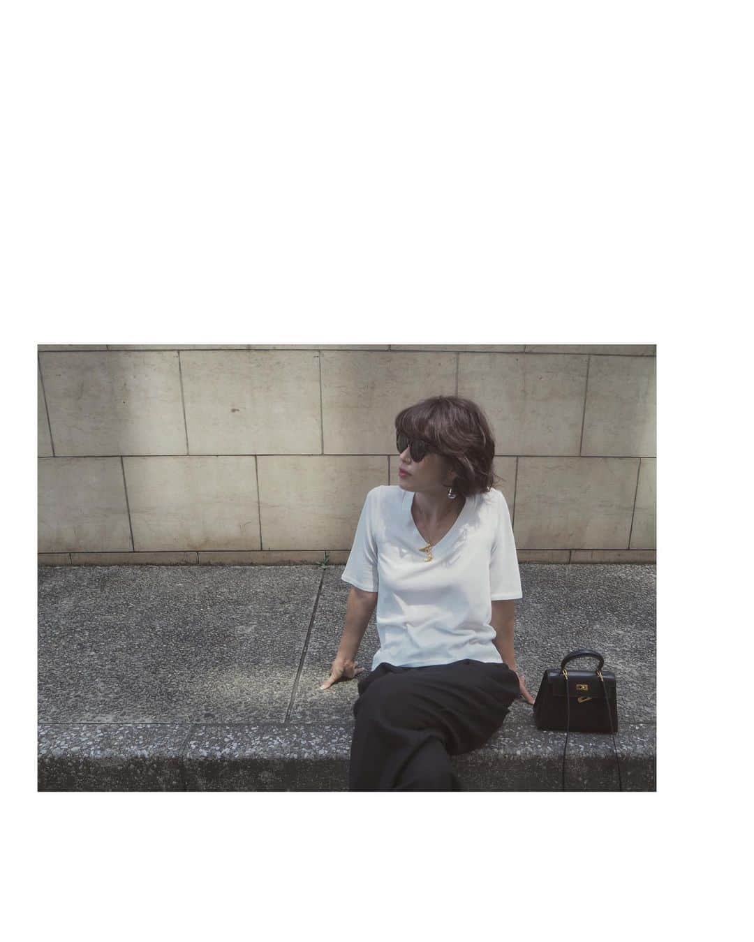 JUNNAのインスタグラム：「@etretokyo 🌞🕶 tops/  #VネックTEE  8/15発売 bottom/ #テンセルリネンタックパンツ8/15発売 bag/ #hermès  #only #junna👠 #156cm #etretokyo #2019ETREaw」