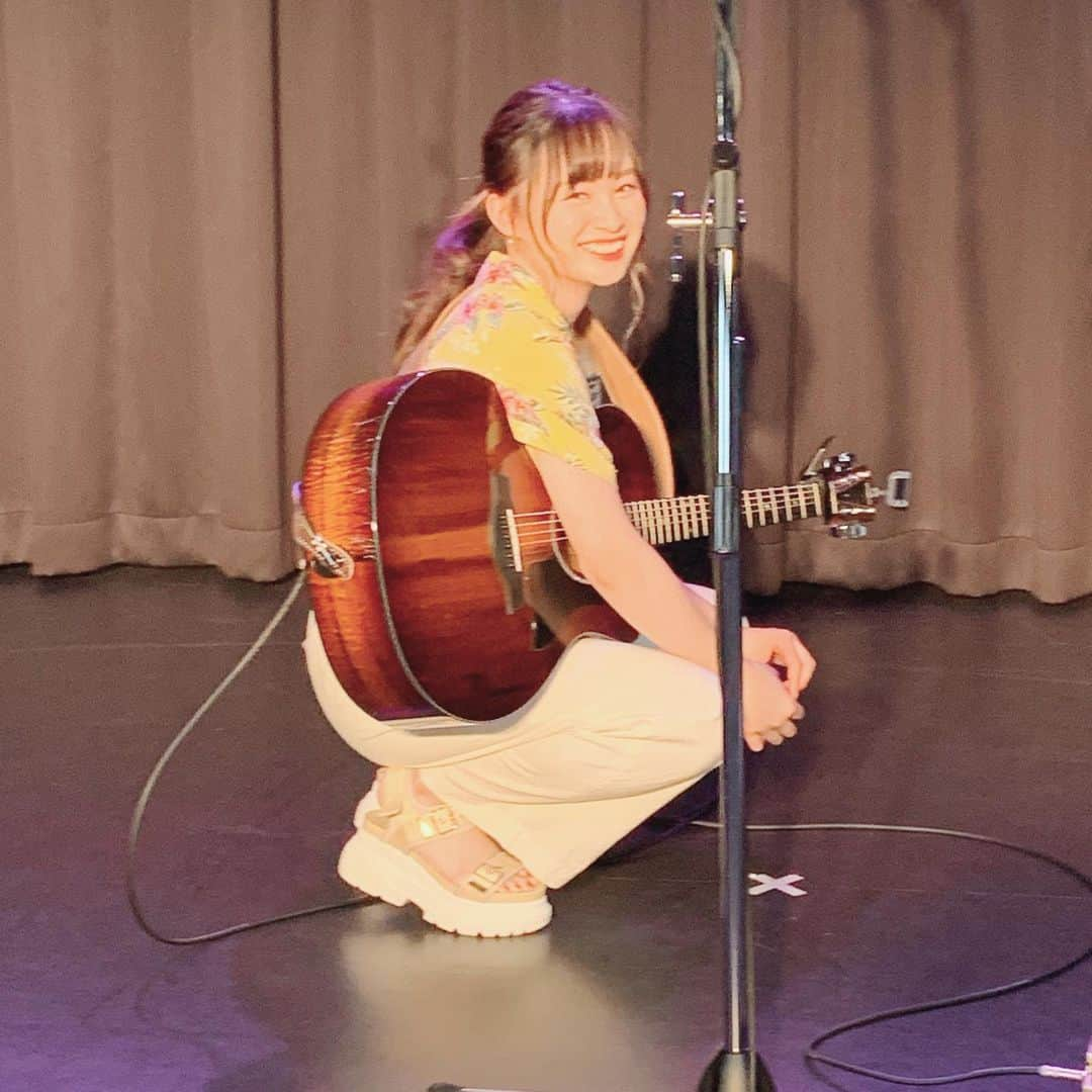 Luna.（ルナ）さんのインスタグラム写真 - (Luna.（ルナ）Instagram)「｢Summer Nostalgie 〜君と奏でた夏〜｣ MVがyoutubeにて公開されましたー！いぇーい！ ということは撮影のオフショットも載せられる✌🏻️ニコッ 皆さん是非☺️！ #MV #撮影 #オフショット  #SN君と奏でた夏」8月13日 21時52分 - luna.singuitar