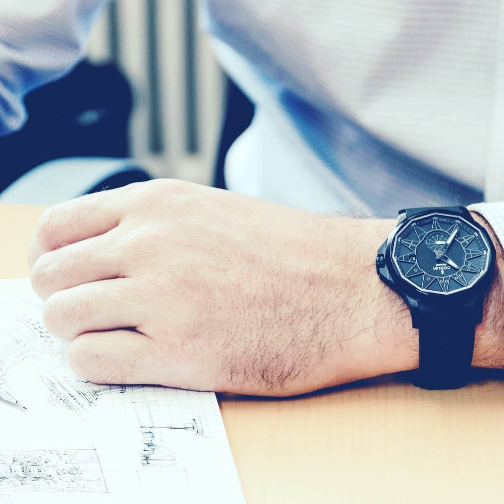 コルムさんのインスタグラム写真 - (コルムInstagram)「Being incredibly chic and versatile, this entirely black Admiral 42 #timepiece is both classical and contemporary design with a slimmer case diameter. Any thoughts ? - #corumwatches #watchfam #watchgeek #watchesofinstagram」8月13日 21時54分 - corumwatches