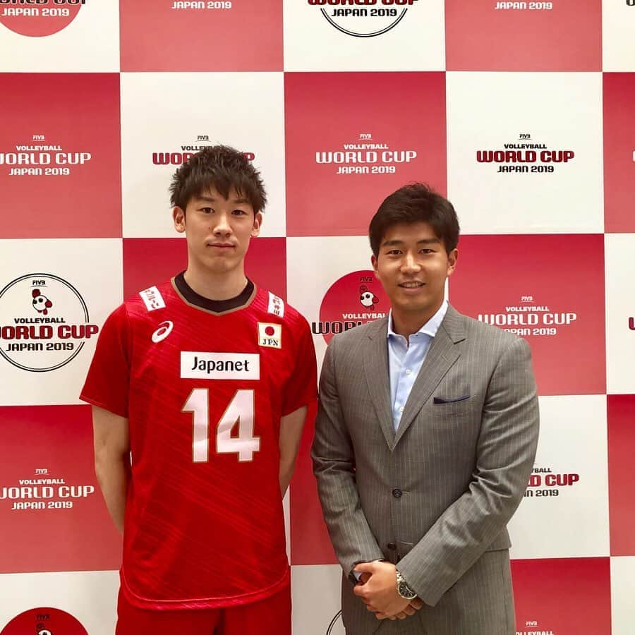 内野泰輔さんのインスタグラム写真 - (内野泰輔Instagram)「9月14日から開幕する4年に一度の大会 『FIVBワールドカップバレー』  今大会は、来年の東京オリンピックに直結する重要な大会という事で、4年前の前回大会で世界に衝撃を与え、今大会は代表の中心として活躍が期待される男女の両エース 石川祐希選手と古賀紗理那選手お話を伺ってきました！  詳しくは今夜のLive News αスポーツコーナーで！  #石川祐希 選手 #龍神NIPPON #古賀紗理那 選手 #火の鳥NIPPON #ワールドカップバレー #ワールドカップ #バレーボール #fivb #日本代表  #livenewsα #ライブニュースα #フジテレビ#fujitv #ニュース #三田友梨佳 #内田嶺衣奈 #内野泰輔 #鈴木唯 #安宅晃樹 #今湊敬樹」8月13日 21時58分 - taisuke_uchino