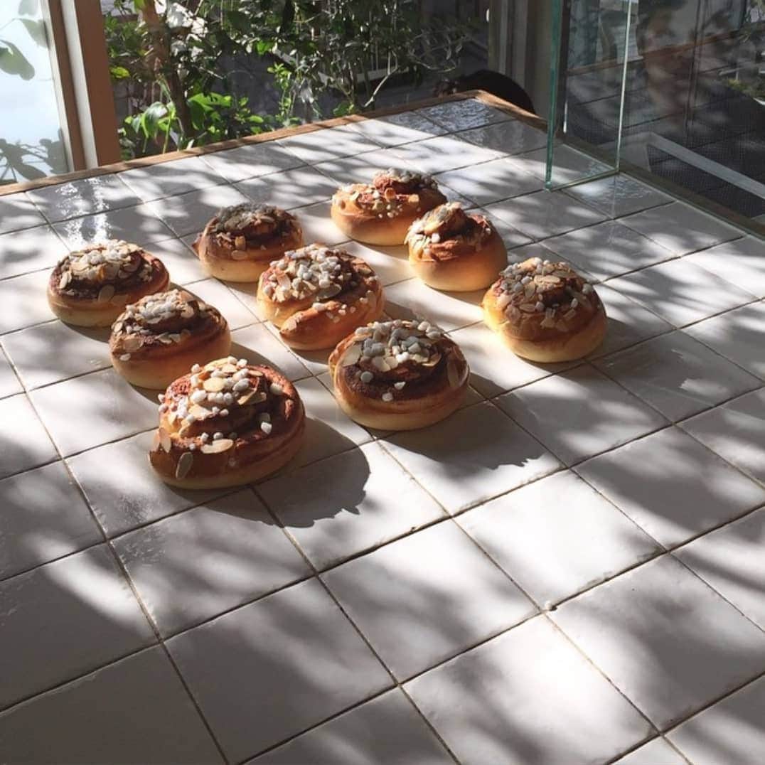 のインスタグラム：「Freshly baked bread and sweets in the beautiful neighborhood of Jiyugaoka area, Jiyugaoka Bakeshop! 焼き菓子から楽しめる、自由が丘のベイクショップ Picture courtesy of @makoto_asamoto. Recommended by @thewhitepaper_.  Tag us and #herenowcity for a chance to get featured! . . . #herenowcity #wonderfulplaces #beautifuldestinations #travelholic #travelawesome #自由が丘 #自由が丘ベイクショップ #foodie #foodgasm #foodporn #dailyfoodseeker #hypefeast #instafood #footfetishnation #foodfluffer #tokyo #exploretokyo #instajapan #japantour #explorejapan #東京 #東京旅行 #도쿄 #도쿄여행 #일본여행 #日本旅遊 #東京自由行 #東京グルメ」