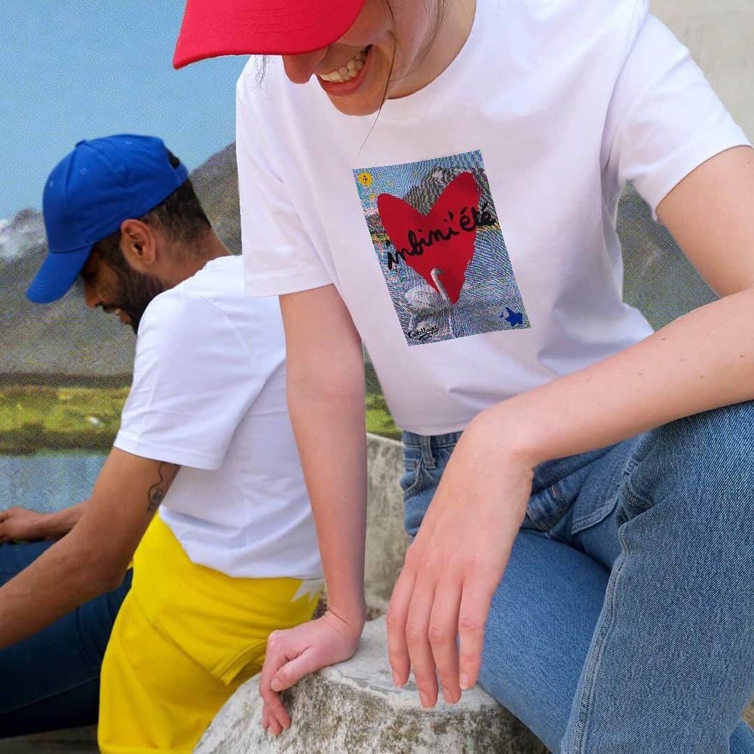 のインスタグラム：「Jours et nuits, cet été tu vas swinguer !  Bien fringué.e tu seras avec notre nouvelle collection "Electric'été"! Day and night, this summer you will swing ! Well-dressed you will be with our last collection "Electric'été" !  #Castelbajac #HappyCultur  #Castelbajac #Paris #Fashion #Brand #holidays #newcollection #Clothes #capsule #electric'été #summer」