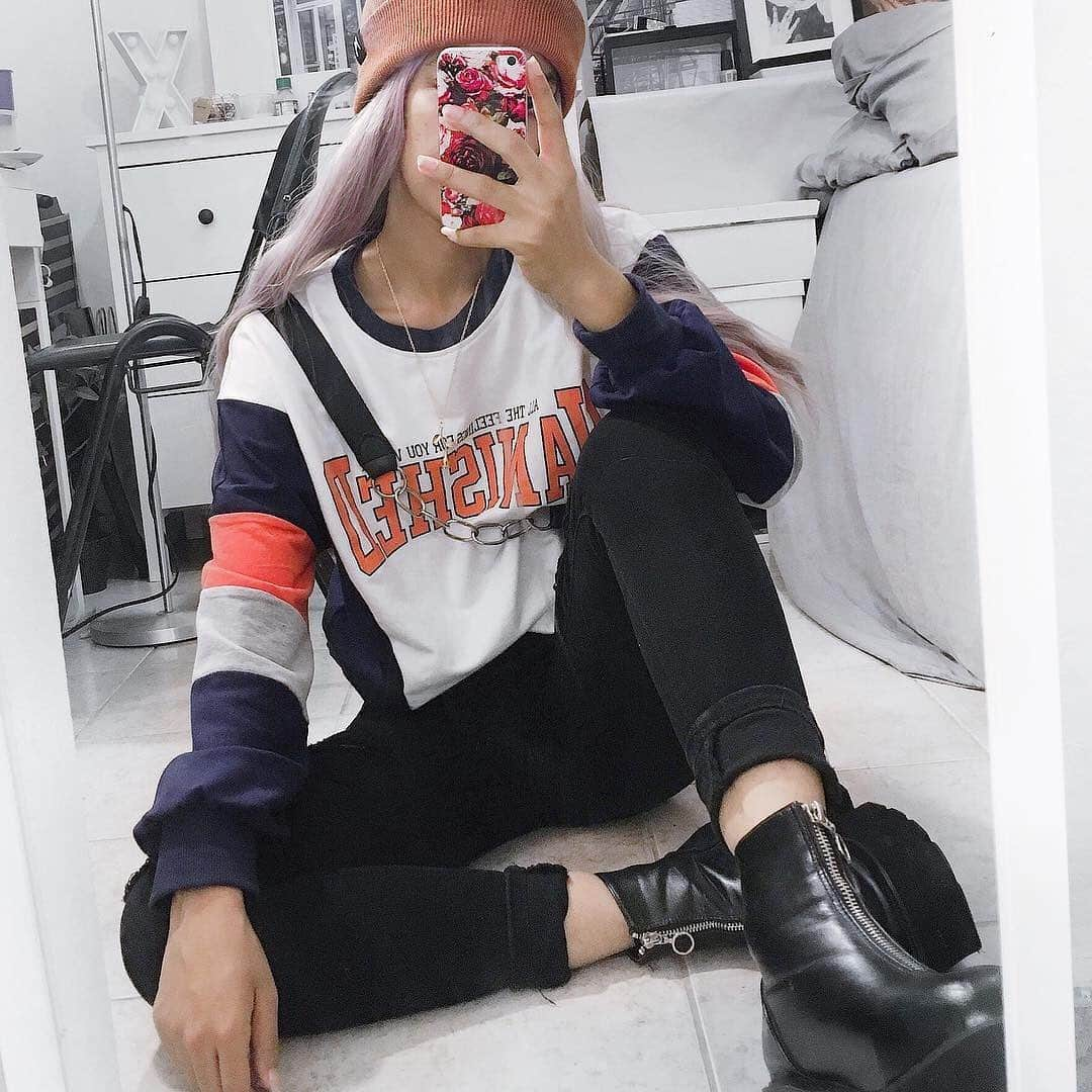 SHEINさんのインスタグラム写真 - (SHEINInstagram)「But first, let me take a picture. 🤳🏻@cooltured Shop 'SHEIN Cut And Sew Sweatshirt' link in bio. ID:547907 #SHEIN #SHEINgals #SHEINstyle #SHEINfw2019 #sweatshirt #SHEINbacktoschool」8月13日 22時02分 - sheinofficial