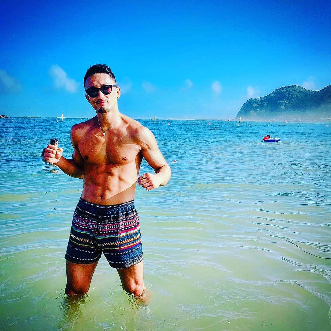 梅野源治のインスタグラム：「海🌊 花火🎆 海鮮🐠  #夏満喫」