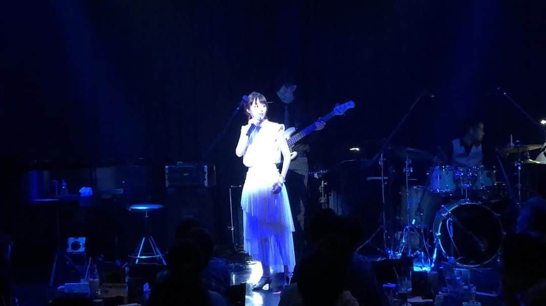 平野綾さんのインスタグラム写真 - (平野綾Instagram)「AYA HIRANO﻿ 1st Musical Concert 2019﻿ 〜Starry✴︎Night〜﻿ ﻿ billboard Osaka﻿ ﻿ ﻿ 2回目の公演は1回目に暖めていただいたこともあり、序盤から飛ばしてました！﻿ ﻿ 今回追悼の意味合いもありますが、アニメ曲であるGod Knows...も会場に合ったアレンジで歌っています。﻿ 音楽的に楽しんでいただけたらと思っていますが、﻿ この回はもう……祭⁈ってくらい盛り上がりました‼️﻿ ミュージシャンとのセッションが物凄く楽しいので、その日その時にしか生まれないグルーヴを感じてみてください！﻿ ﻿ それはもう、アニメだから…とかミュージカルだから……とかの垣根を越えた、音楽なので。﻿ ﻿ ﻿ ストーリーにもあげましたが、この回はウィーンミュージカルメドレーも絶好調✨﻿ あと半日くらいで消えちゃうので、たくさん見てイメージ膨らませてください🌹﻿ ﻿ ﻿ ﻿ #ayahirano1stmusicalconcert2019starrynight #starrynight﻿ #ayahirano #平野綾」8月13日 22時07分 - a_ya.hirano