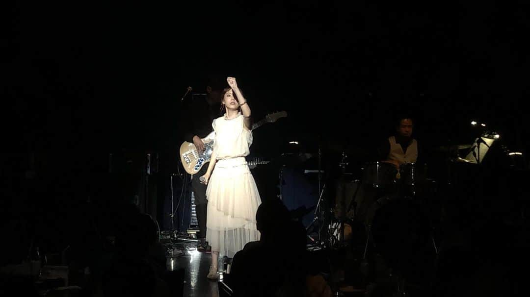 平野綾さんのインスタグラム写真 - (平野綾Instagram)「AYA HIRANO﻿ 1st Musical Concert 2019﻿ 〜Starry✴︎Night〜﻿ ﻿ billboard Osaka﻿ ﻿ ﻿ 2回目の公演は1回目に暖めていただいたこともあり、序盤から飛ばしてました！﻿ ﻿ 今回追悼の意味合いもありますが、アニメ曲であるGod Knows...も会場に合ったアレンジで歌っています。﻿ 音楽的に楽しんでいただけたらと思っていますが、﻿ この回はもう……祭⁈ってくらい盛り上がりました‼️﻿ ミュージシャンとのセッションが物凄く楽しいので、その日その時にしか生まれないグルーヴを感じてみてください！﻿ ﻿ それはもう、アニメだから…とかミュージカルだから……とかの垣根を越えた、音楽なので。﻿ ﻿ ﻿ ストーリーにもあげましたが、この回はウィーンミュージカルメドレーも絶好調✨﻿ あと半日くらいで消えちゃうので、たくさん見てイメージ膨らませてください🌹﻿ ﻿ ﻿ ﻿ #ayahirano1stmusicalconcert2019starrynight #starrynight﻿ #ayahirano #平野綾」8月13日 22時07分 - a_ya.hirano