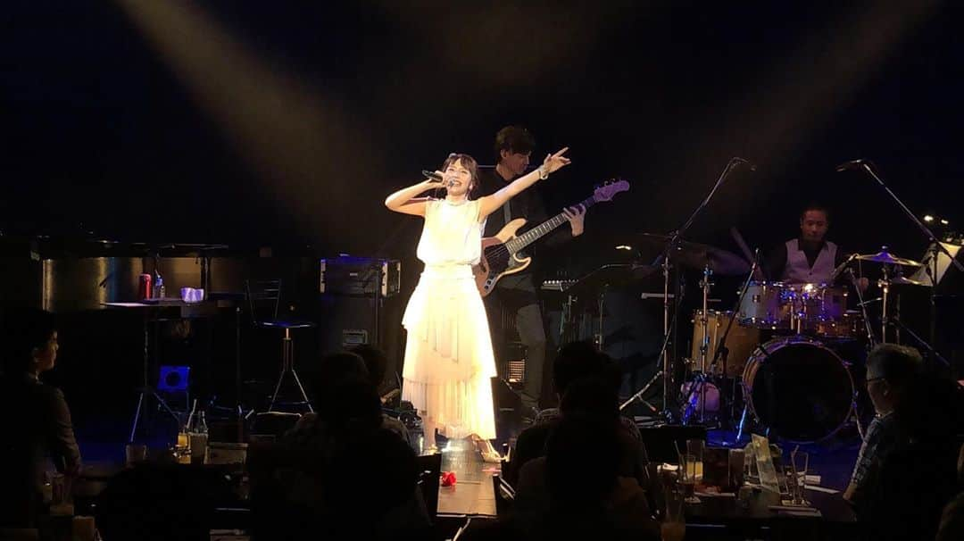 平野綾さんのインスタグラム写真 - (平野綾Instagram)「AYA HIRANO﻿ 1st Musical Concert 2019﻿ 〜Starry✴︎Night〜﻿ ﻿ billboard Osaka﻿ ﻿ ﻿ 2回目の公演は1回目に暖めていただいたこともあり、序盤から飛ばしてました！﻿ ﻿ 今回追悼の意味合いもありますが、アニメ曲であるGod Knows...も会場に合ったアレンジで歌っています。﻿ 音楽的に楽しんでいただけたらと思っていますが、﻿ この回はもう……祭⁈ってくらい盛り上がりました‼️﻿ ミュージシャンとのセッションが物凄く楽しいので、その日その時にしか生まれないグルーヴを感じてみてください！﻿ ﻿ それはもう、アニメだから…とかミュージカルだから……とかの垣根を越えた、音楽なので。﻿ ﻿ ﻿ ストーリーにもあげましたが、この回はウィーンミュージカルメドレーも絶好調✨﻿ あと半日くらいで消えちゃうので、たくさん見てイメージ膨らませてください🌹﻿ ﻿ ﻿ ﻿ #ayahirano1stmusicalconcert2019starrynight #starrynight﻿ #ayahirano #平野綾」8月13日 22時07分 - a_ya.hirano