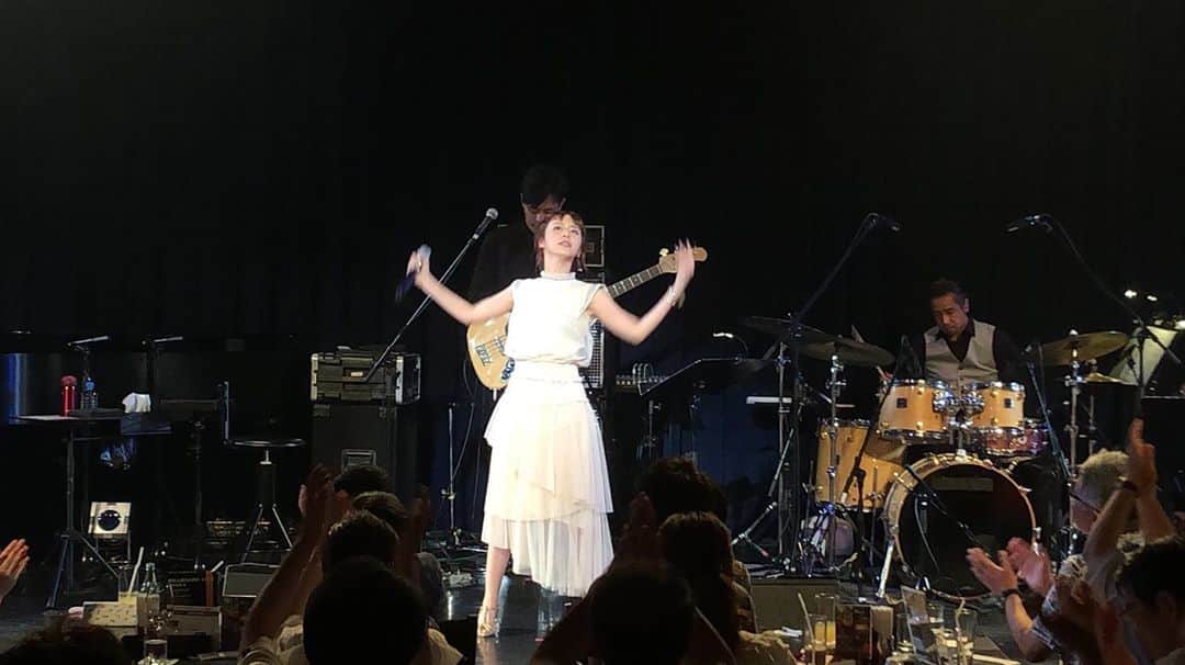 平野綾さんのインスタグラム写真 - (平野綾Instagram)「AYA HIRANO﻿ 1st Musical Concert 2019﻿ 〜Starry✴︎Night〜﻿ ﻿ billboard Osaka﻿ ﻿ ﻿ 2回目の公演は1回目に暖めていただいたこともあり、序盤から飛ばしてました！﻿ ﻿ 今回追悼の意味合いもありますが、アニメ曲であるGod Knows...も会場に合ったアレンジで歌っています。﻿ 音楽的に楽しんでいただけたらと思っていますが、﻿ この回はもう……祭⁈ってくらい盛り上がりました‼️﻿ ミュージシャンとのセッションが物凄く楽しいので、その日その時にしか生まれないグルーヴを感じてみてください！﻿ ﻿ それはもう、アニメだから…とかミュージカルだから……とかの垣根を越えた、音楽なので。﻿ ﻿ ﻿ ストーリーにもあげましたが、この回はウィーンミュージカルメドレーも絶好調✨﻿ あと半日くらいで消えちゃうので、たくさん見てイメージ膨らませてください🌹﻿ ﻿ ﻿ ﻿ #ayahirano1stmusicalconcert2019starrynight #starrynight﻿ #ayahirano #平野綾」8月13日 22時07分 - a_ya.hirano