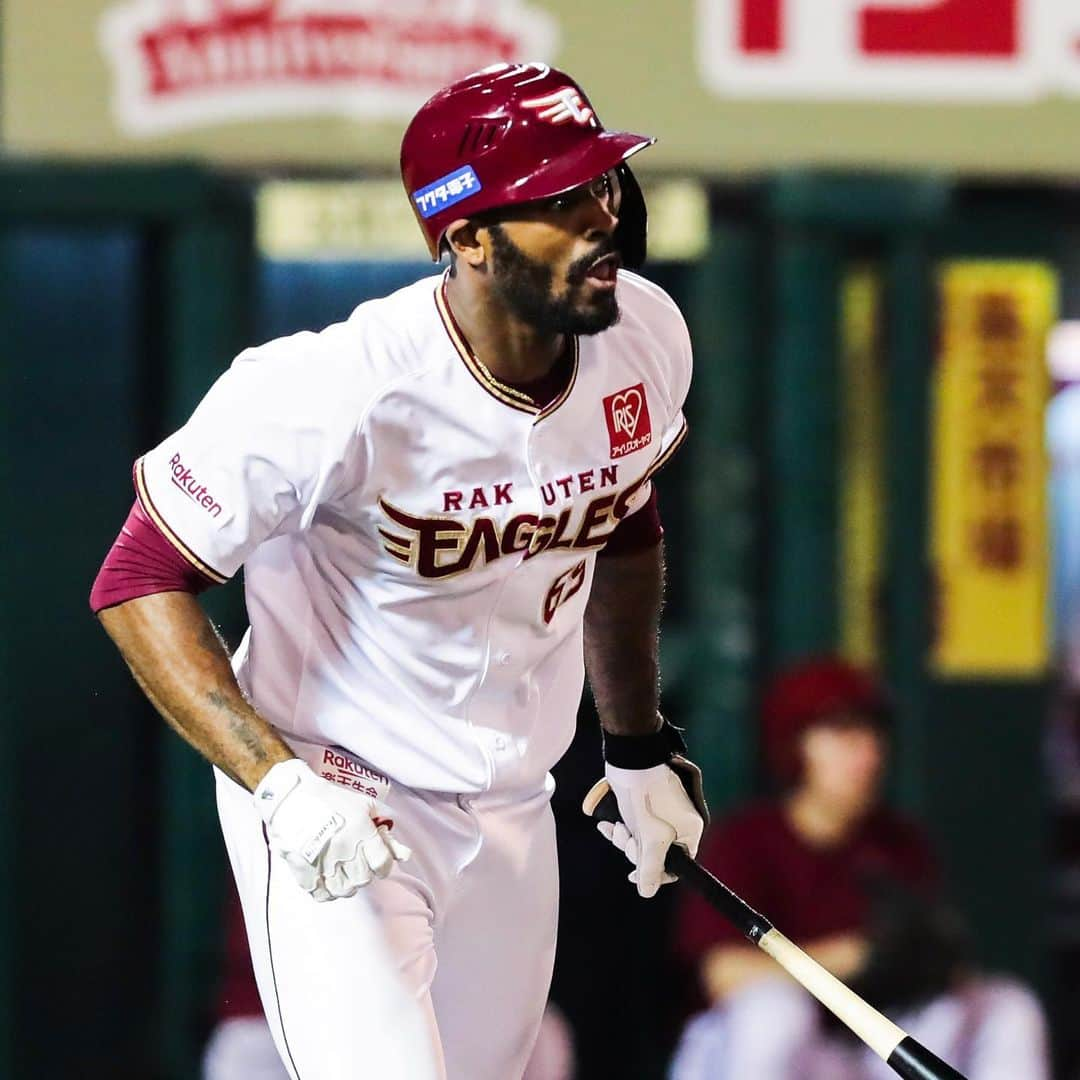 東北楽天ゴールデンイーグルスさんのインスタグラム写真 - (東北楽天ゴールデンイーグルスInstagram)「⚾️ ⚾️E 0-3 H⚾️ 何度もチャンスは作るもあと1本が出ず3連勝とはならず。 弓削選手は6回5安打2失点6奪三振でゲームを作る👍🏼 ブラッシュ選手と島内選手が2安打で存在感を発揮⚾️ 復帰登板となった高梨選手は2奪三振で1回無失点👏🏼 #rakuteneagles #RESTART #日本一の東北へ #夏スタ #弓削隼人 #ブラッシュ #高梨雄平」8月13日 22時22分 - rakuten_eagles