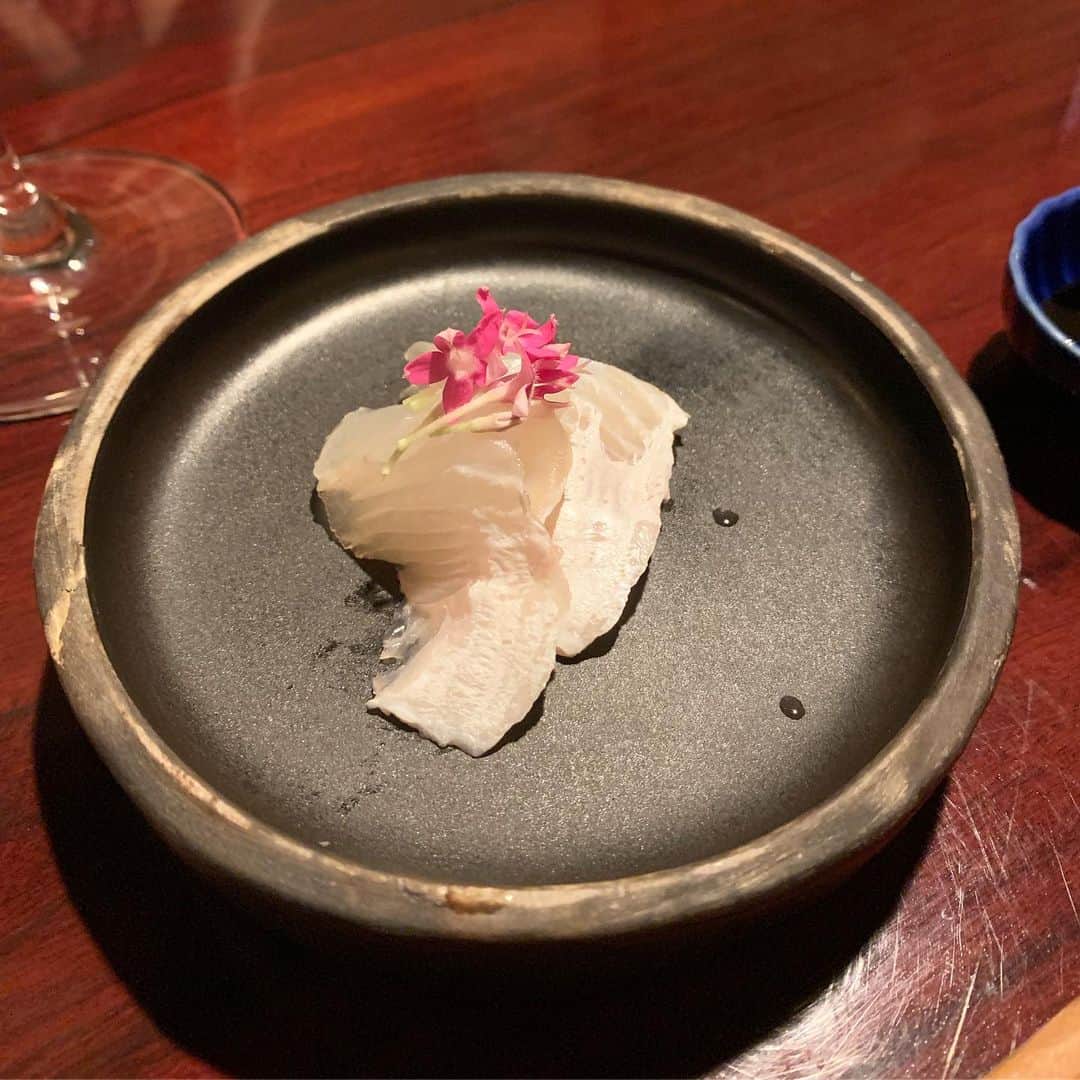 SPARAさんのインスタグラム写真 - (SPARAInstagram)「おへそさんのお料理が美味しすぎてお酒が進む進む♡♡♡ とにかく今回も大将のおもてなしに感動して、私にしては珍しく午前様。（いつもは早い時間に帰る人）  @oheso_tokinari  また近いうち予約させて頂きます♡ #おへそ#和牛と魚貝おへそ#浜松おへそ#浜松グルメ#絶品料理#おもてなし」8月13日 22時28分 - spara_aco