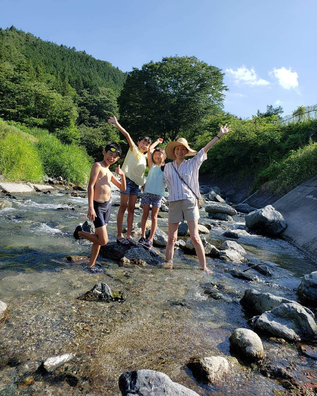 佐藤純さんのインスタグラム写真 - (佐藤純Instagram)「みんなは二泊三日。  私は一泊二日。  楽しすぎて、結局キャンプ場を出発したのが夜12時🚙  渋滞もしてたしね。  夜の花火やスイカ割りも楽しかった。  #キャンプ #camp #道志村 #川遊び #夏休み #親子 #兄妹 #ママ#ママモデル#モデル #mama #mamamodel #model」8月13日 22時29分 - junsatoidea