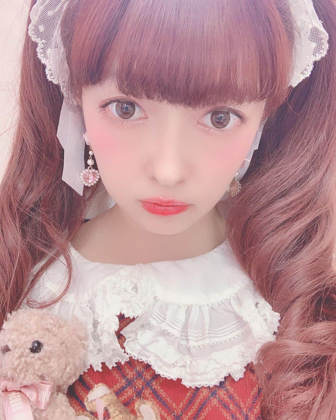 青木美沙子さんのインスタグラム写真 - (青木美沙子Instagram)「36歳ですけどツインテールだって現役です！ 年齢を気にせず好きを貫くよ #ツインテール #pinkhouse」8月13日 22時48分 - misakoaoki