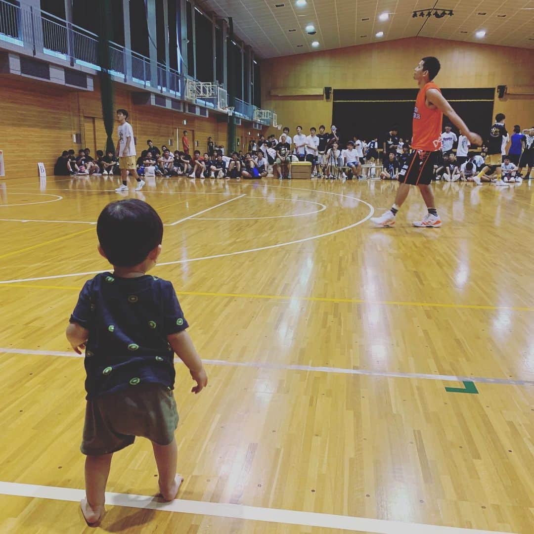 谷口大智さんのインスタグラム写真 - (谷口大智Instagram)「Family basketball day⛹️‍♂️ 高校生に混ざって走りました💨  #dtのオフ」8月13日 22時48分 - daichi0055