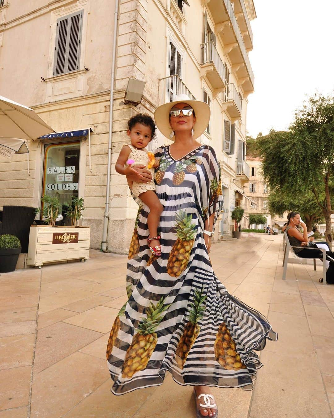 クリス・ジェンナーさんのインスタグラム写真 - (クリス・ジェンナーInstagram)「LoveyXStormi 💛💛💛💛 #love #italy」8月13日 22時48分 - krisjenner