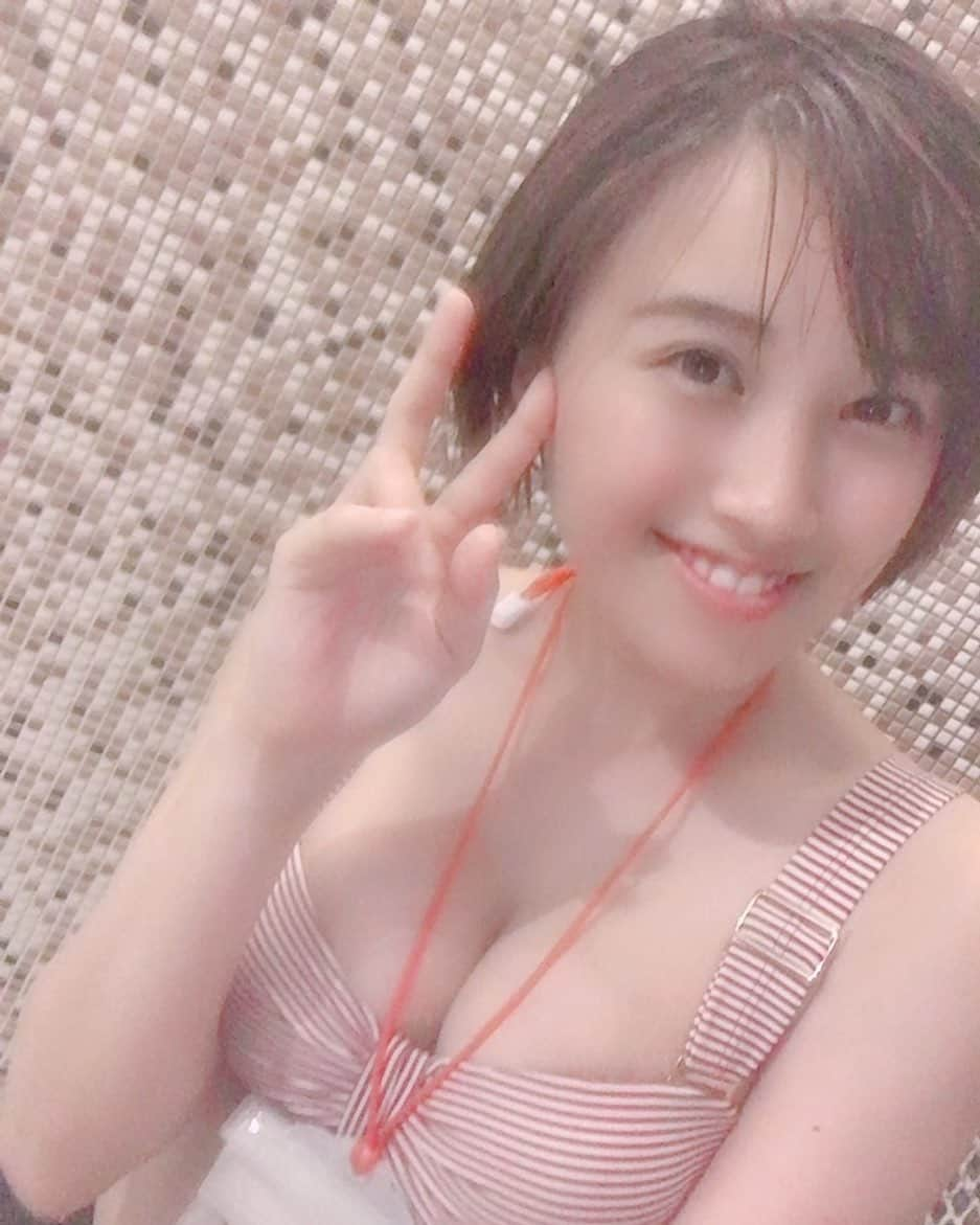 川又咲さんのインスタグラム写真 - (川又咲Instagram)「. . 遊んできた〜！ 夏〜！！ 水着きたあ！！！！ . #箱根 #ユネッサン #水着 #ドライブ #instagood」8月13日 22時41分 - saki_kawamata