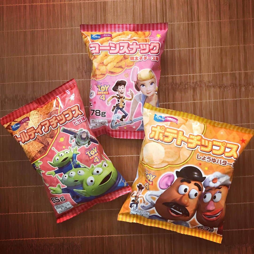 睦のインスタグラム：「ぜんぶ食べちゃうぞっ😘  #aeon  #まいばすけっと で発見 #potatohead  #パケ買い  #ポテトヘッド  #ウッディ  #バズライトイヤー  #toystory  #toystory2 #toystory3 #toystory4  #トイストーリー  #トイストーリー2  #トイストーリー3  #トイストーリー4  #ピクサー  #pixer  #ディズニー  #disney  #フォーキー  #forky  #woody  #buzzlightyear  #ボーピープ  #bopeep  #ssw  #model  #lyricist  #井上睦都実 #睦」