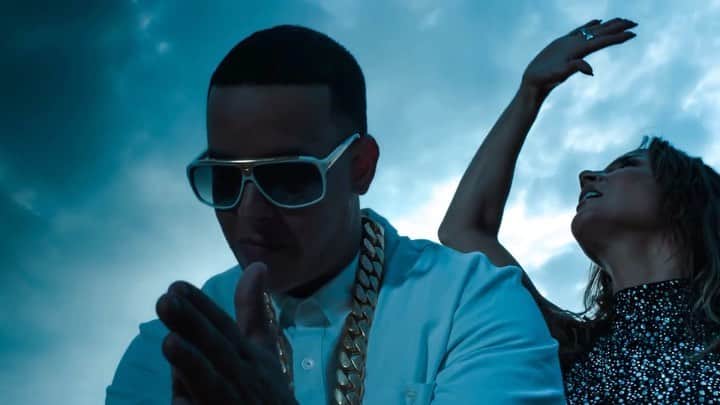 Claudia Leitteのインスタグラム：「Estás en mi reino y te pongo la corona.... 👑🎶♥️ ILY, mi #Corazón, @daddyyankee!!!」