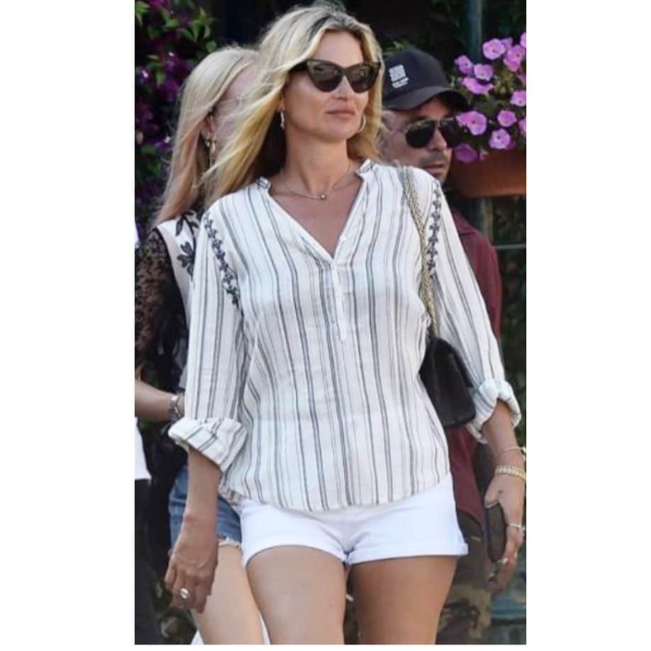 スターメラのインスタグラム：「Kate Moss wearing Star Mela at her Mediterranean holiday escapade ;) ⭐️ALO TOP📲 starmela.com . . . . . . #starmelauk#katemoss#holiday#mystarmela#style#bohochic#outofstock #getaway#holiday#lovesummerhateeverythingelse #lovesummer#summertime#online#summersale#étnicchic#etnicchic#greece#london#style」