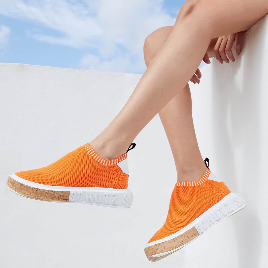 Schutzのインスタグラム：「Make IT mine 🧡 #schutzsummer #itschutz」