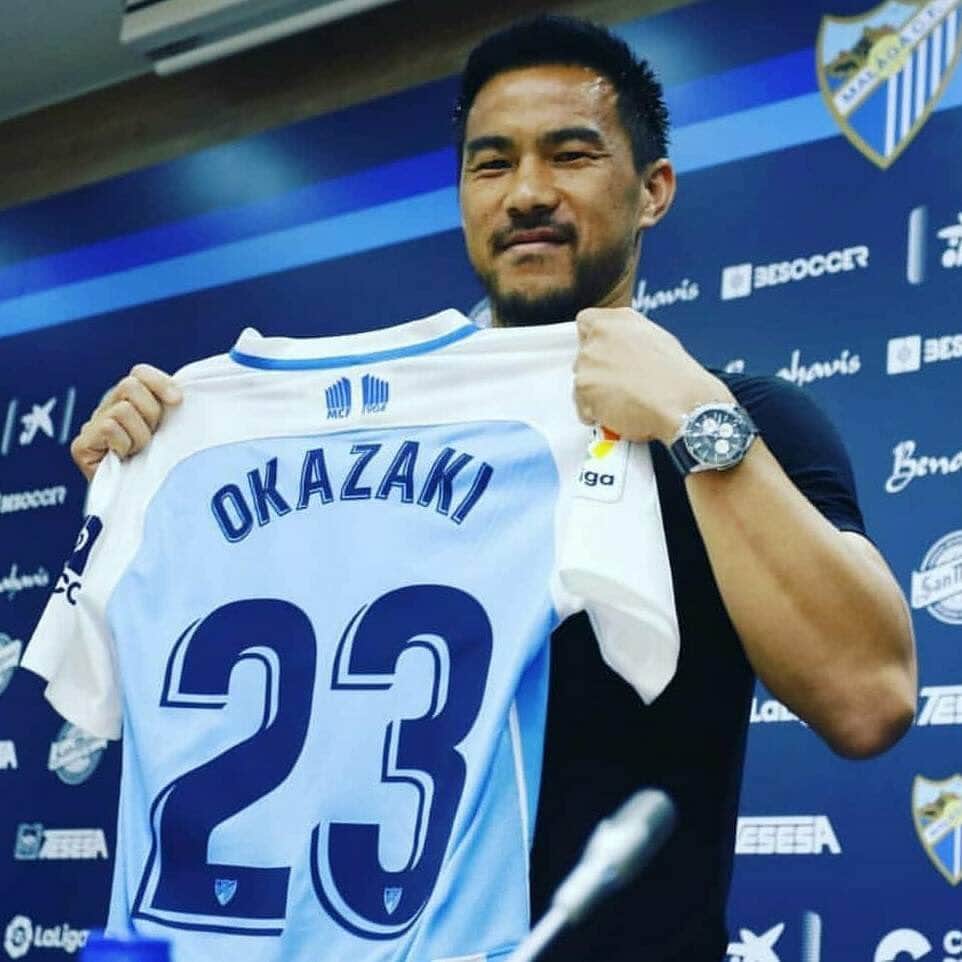 岡崎慎司のインスタグラム：「僕自身、今がサッカー選手として本当の正念場だと思っています。だからこそ、新たな挑戦を自分自身に課していきたい。そんなとき、2019年から挑戦をスタートしたNORQAIN(ノルケイン)というスイス時計の存在を知りました。ノルケインは、時計の街で生まれ育った自分たちのアイデンティティを守るために果敢に立ち上がったブランドです。周りから不可能だと言われても、”自分らしい生き方を探し求めるスピリット”に僕は共感し、ノルケインとの出会いが自分の力になると感じました。ノルケインと共に、未知へ挑み続けるアドベンチャーとして自分が信じた道を進んでいきます。そんな想いを持って、世界の人々と挑戦スピリットで結ばれるノルケイナーとして契約を結びました。  I personally think that this is the crucial time for me as a football player. This is why I would like to challenge myself. At that time, I have known Norqain, a Swiss watch manufacturer founded in 2019. Norqain is a brand that launched to protect their identity born and raised in the city of watches. I feel sympathy with the “spirit of exploring a way of life” even if  it is said that it is impossible, and I believe that this meeting with Norqain would be my strength. Together with Norqain, I would follow my path that continues to the unknown world as an adventure. I signed a contract with Norqain connected with people around the world with a spirit of challenge.  @norqain_japan  https://www.norqain.com/norqainer/?lang=ja&v=24d22e03afb2」