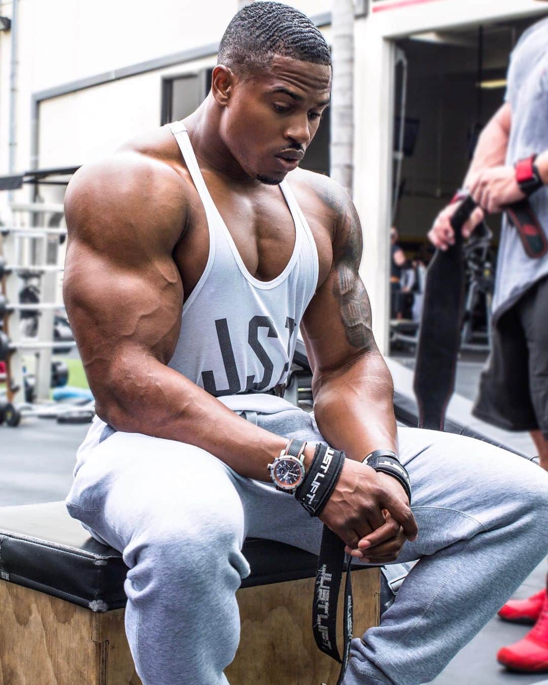Simeon Pandaさんのインスタグラム写真 - (Simeon PandaInstagram)「No less than everything you’ve got, every time. Get the Just Lift. Padded lifting straps from SIMEONPANDA.COM  #TeamJustLift⁣ ⁣ 📷 @trellimages ⁣ ⁣ I want to help you train! ⁣ Visit my YouTube Channel: YouTube.com/simeonpanda for FREE diet tips and training routines, or download programs at SIMEONPANDA.COM⁣⁣⁣⁣」8月14日 9時18分 - simeonpanda