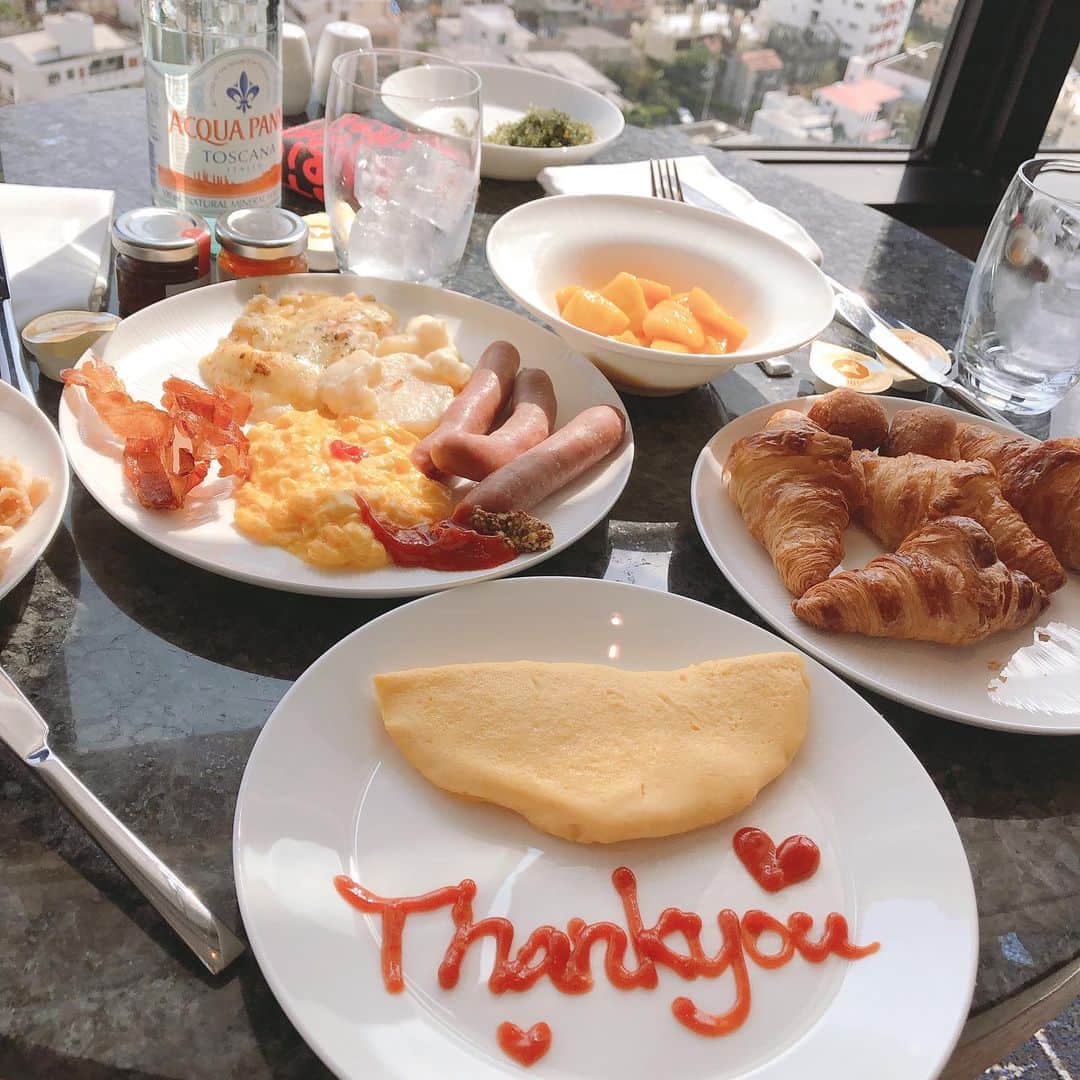 田中優衣さんのインスタグラム写真 - (田中優衣Instagram)「ハイアットの朝食🐠🐠 今回の旅行はゆいなさんが 居なかったらなかったようなもの。 朝から夜まで満喫できました。 海ぶどう美味しかったぁ #沖縄 #hyattregencyokinawa」8月14日 9時12分 - heisei_8nen