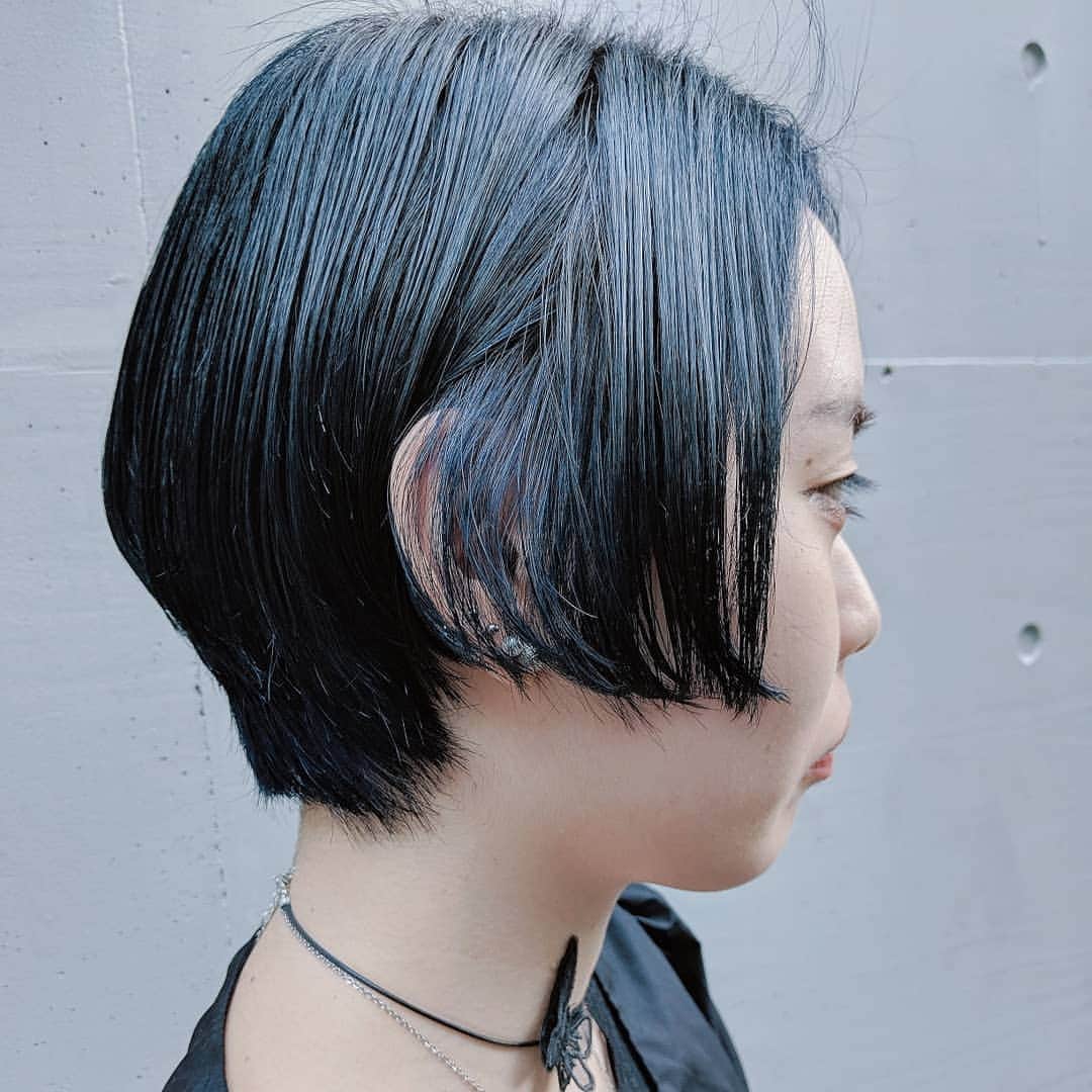 時田健太さんのインスタグラム写真 - (時田健太Instagram)「センターパートのハンサムショート☆  グレーとブルーを混ぜたカラーで透明感のある黒髪に」8月14日 9時27分 - tokikenta