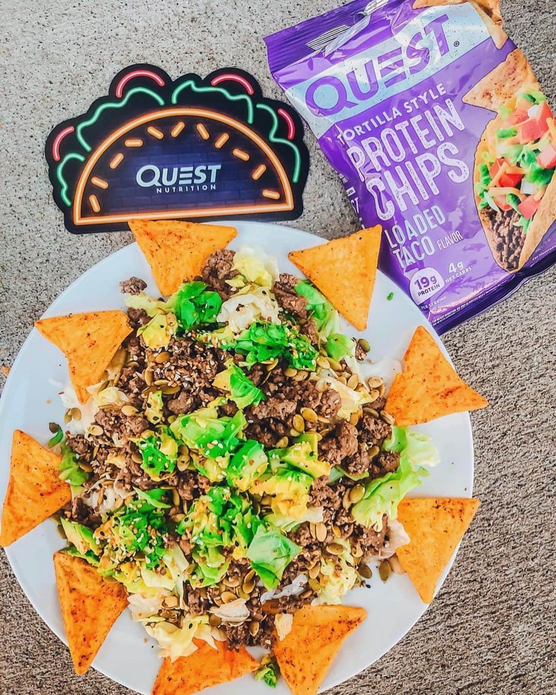 のインスタグラム：「Today’s TACOOOOOOOO TUESSSDAYYYYYYYY brought to you by @ruddellkr. 🌮 #TacoTuesday #OnaQuest」