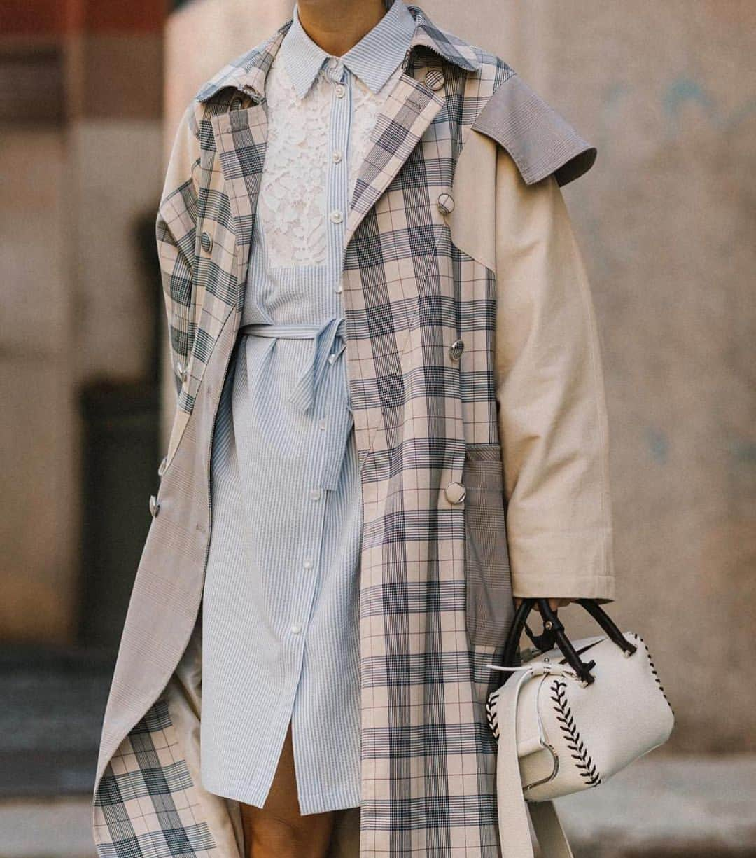 LIECOLLECTIONさんのインスタグラム写真 - (LIECOLLECTIONInstagram)「Rainy day uniform~ Shop the SS19 for perfect transitional pieces in-store and online! - - - - #liecollection #sale #weekday #rainydays #LIElook #stripes #lace #shirtdress #ootd #fashioninspo #looks #trench #buttons #collection #LIE #whattodo #edits #lifeisexpression #lielook #striped #outfitdujour #minidress #style  #라이컬렉션」8月14日 0時43分 - liecollection_