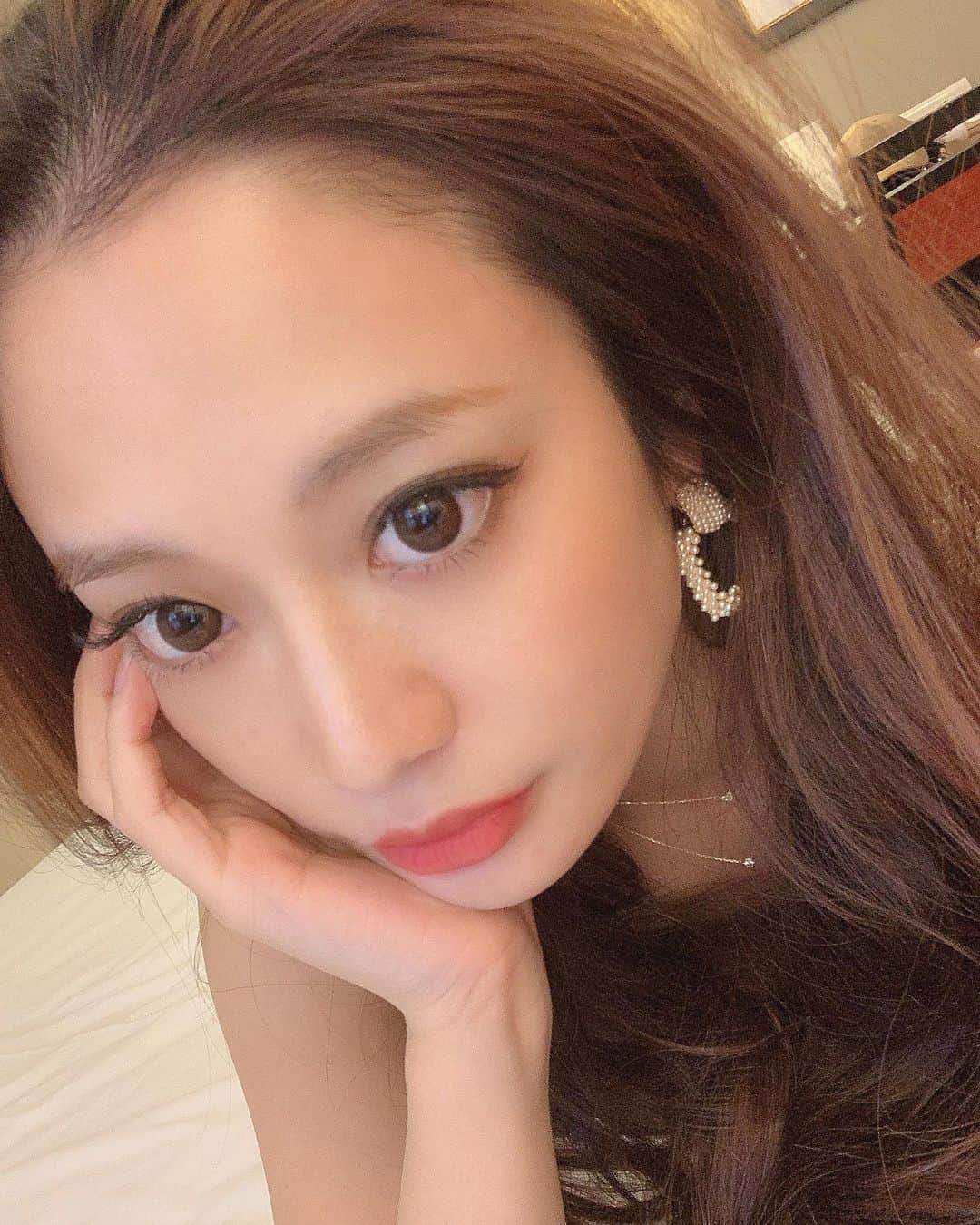 のインスタグラム：「よく質問頂くマツエクのデザイン📛 @glamorous.ake . 久しぶりに下のマツエクもつけてもらいました🇫🇷💕 . うえのマツエクはいつも 10〜13ミリ 0.1と0.15のミックスです🐹💓 . 下は６ミリで付けてもらいました🐣🇫🇷✨ . またなにか質問あれば聞いてくださいませ🐹 . #マツエク #glamorous #恵比寿」