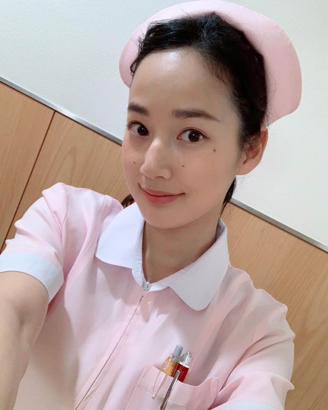 高嶋香帆のインスタグラム：「明日はだいじょうぶだぁSP放送ですね💓 19時からフジテレビにて！ . 今回も着せて頂きました、ナースの衣装！ ピンクって現実の病院ではあるのかな？☺️笑 可愛いよねぇ〜！ . 是非ご覧ください💓」