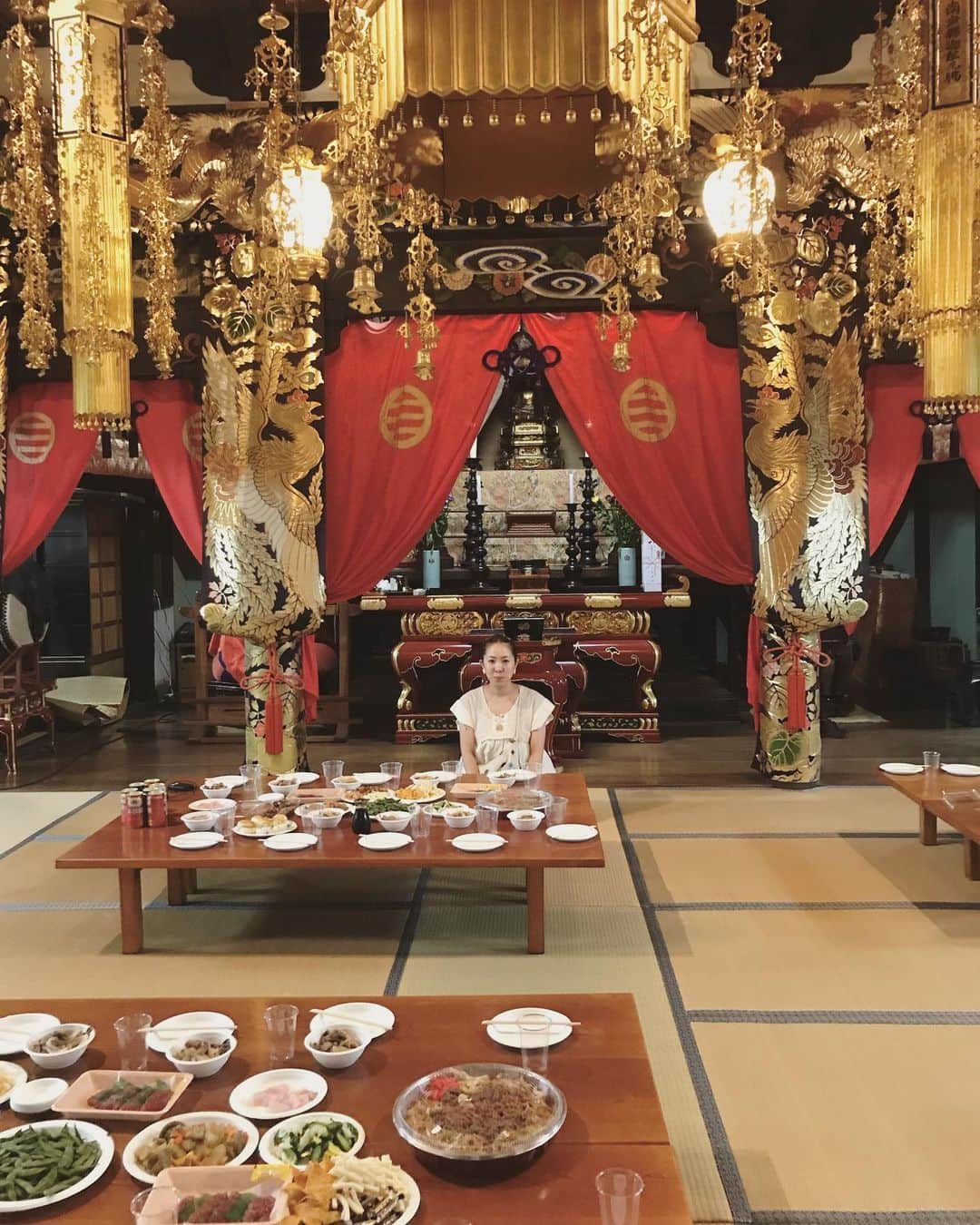 松本野々歩のインスタグラム：「「松庵寺郷土まつり」 打ち上げ編  屋台のおっちゃんが 「祭りのあとが本番だぞー」と言ってたけど なるほどー😑  英心くん あやちゃん この場所に わたしたちを連れてきてくれてありがとう  次の日 寝坊した朝 とりあえず 生きてる と思った あの世じゃなかったみたい」